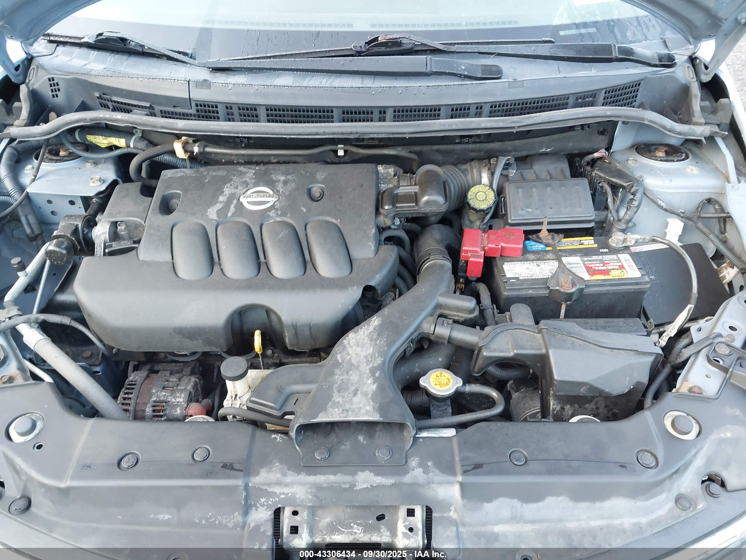 NISSAN VERSA image 10