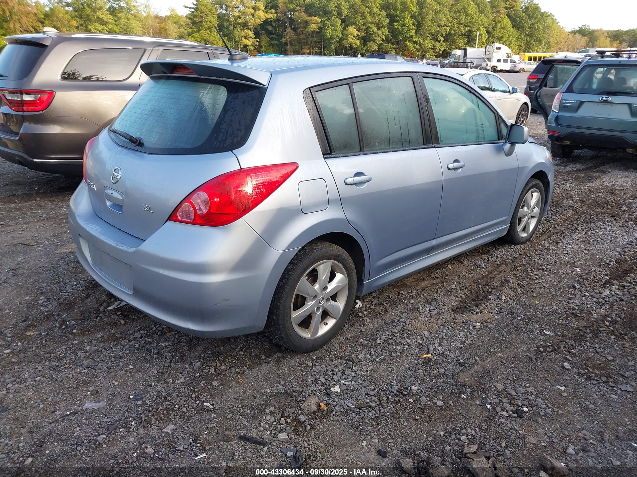 NISSAN VERSA image 4