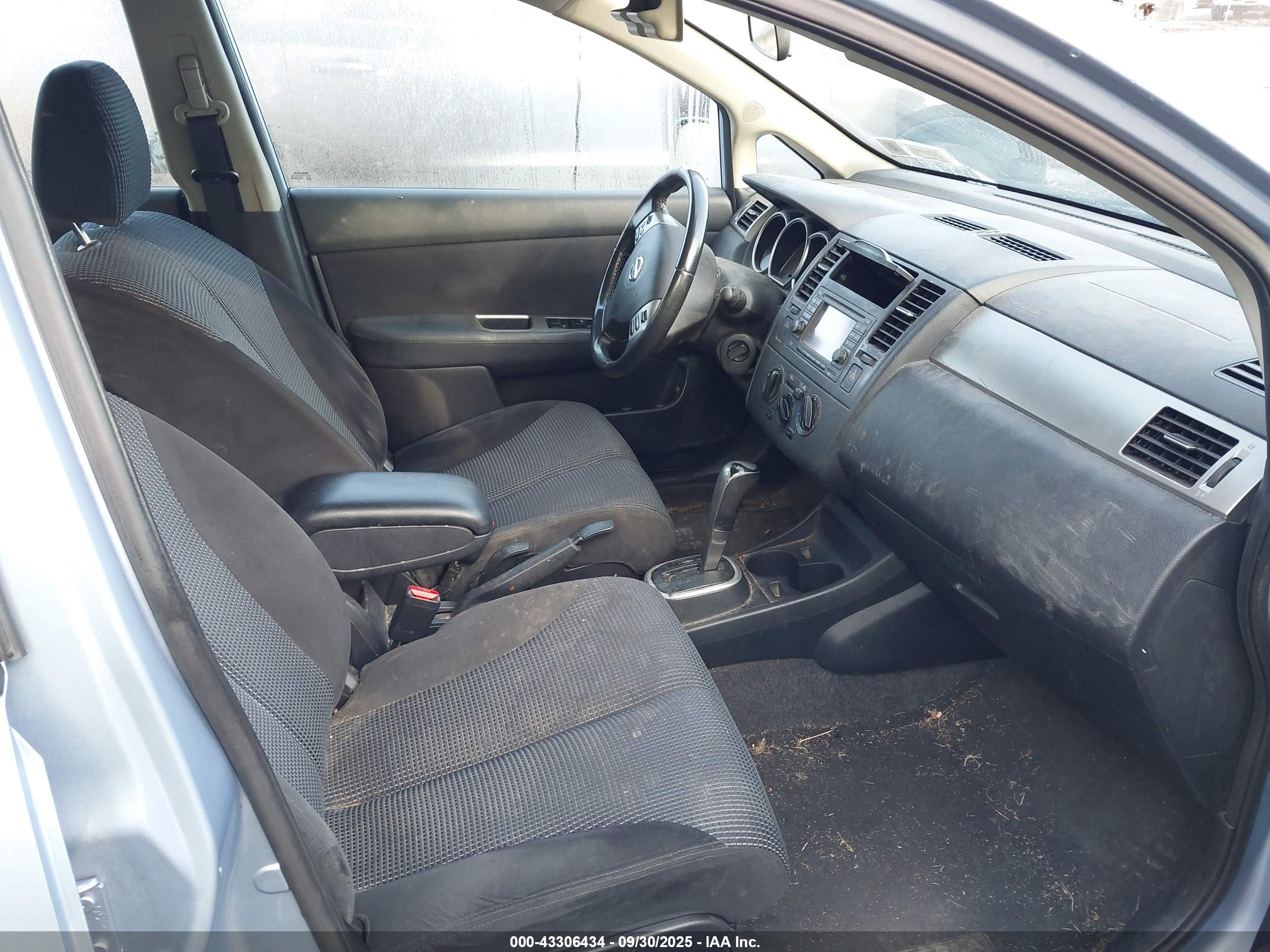 NISSAN VERSA image 5