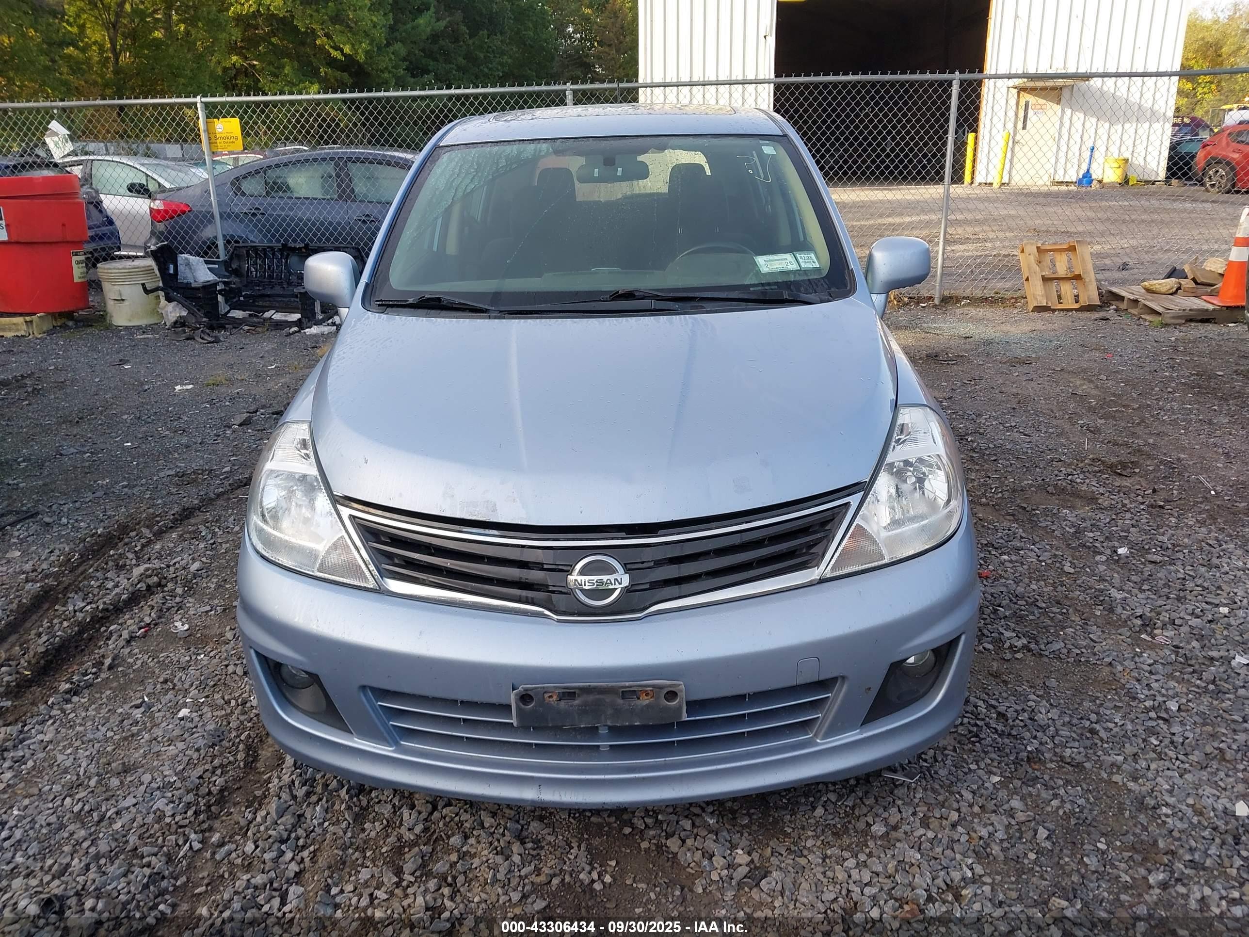 NISSAN VERSA image 6
