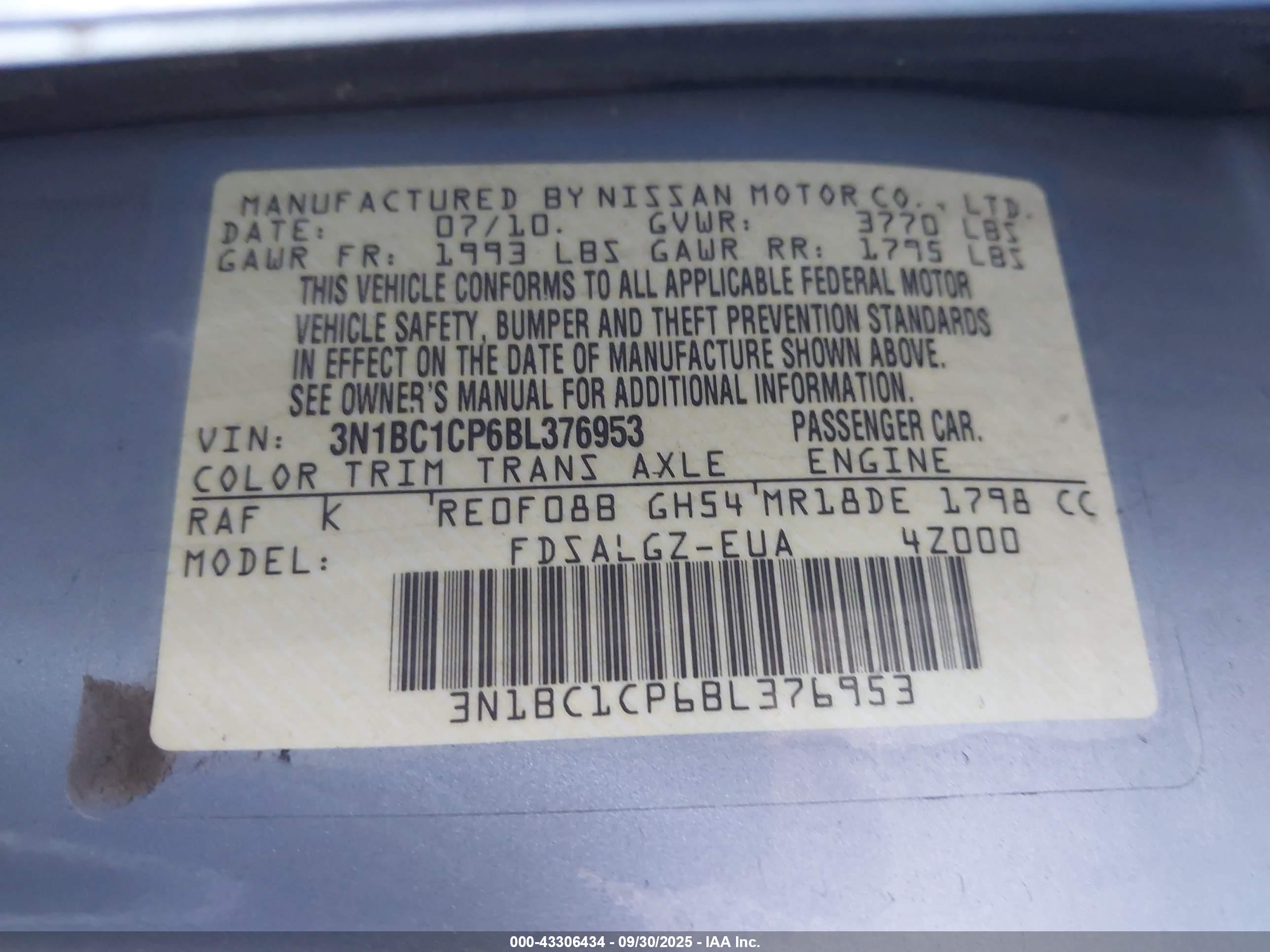 NISSAN VERSA image 9