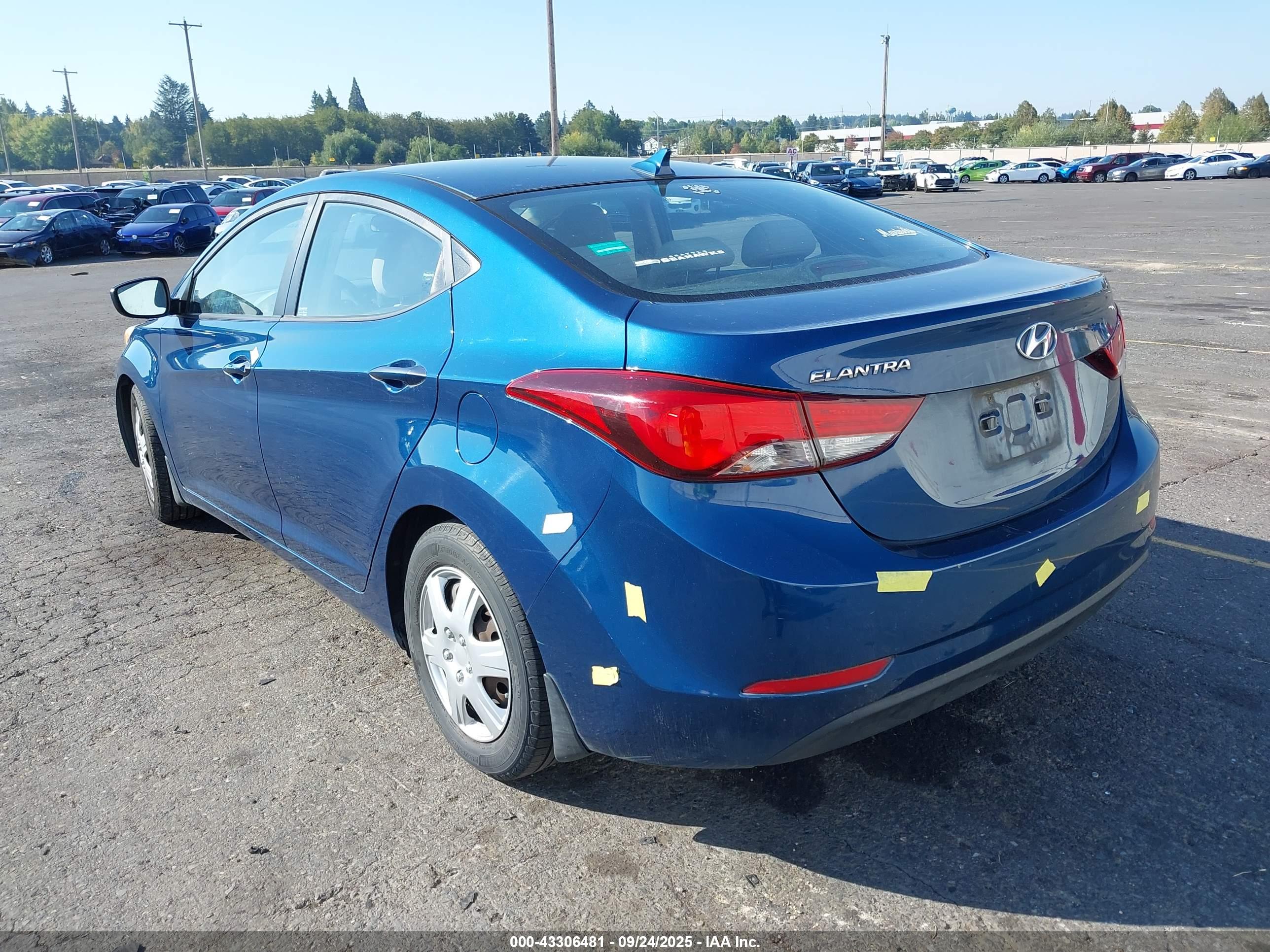 HYUNDAI ELANTRA image 3
