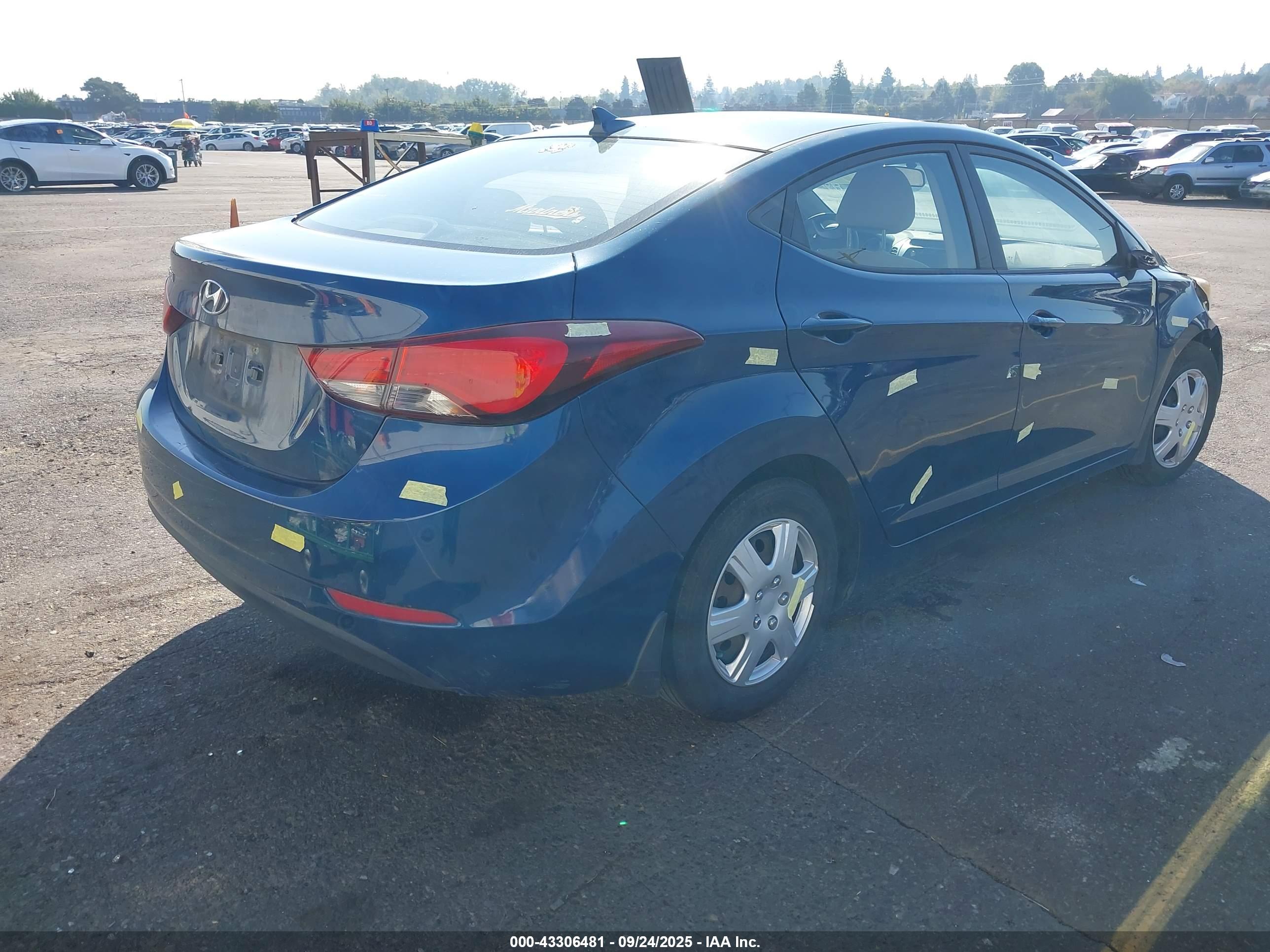 HYUNDAI ELANTRA image 4