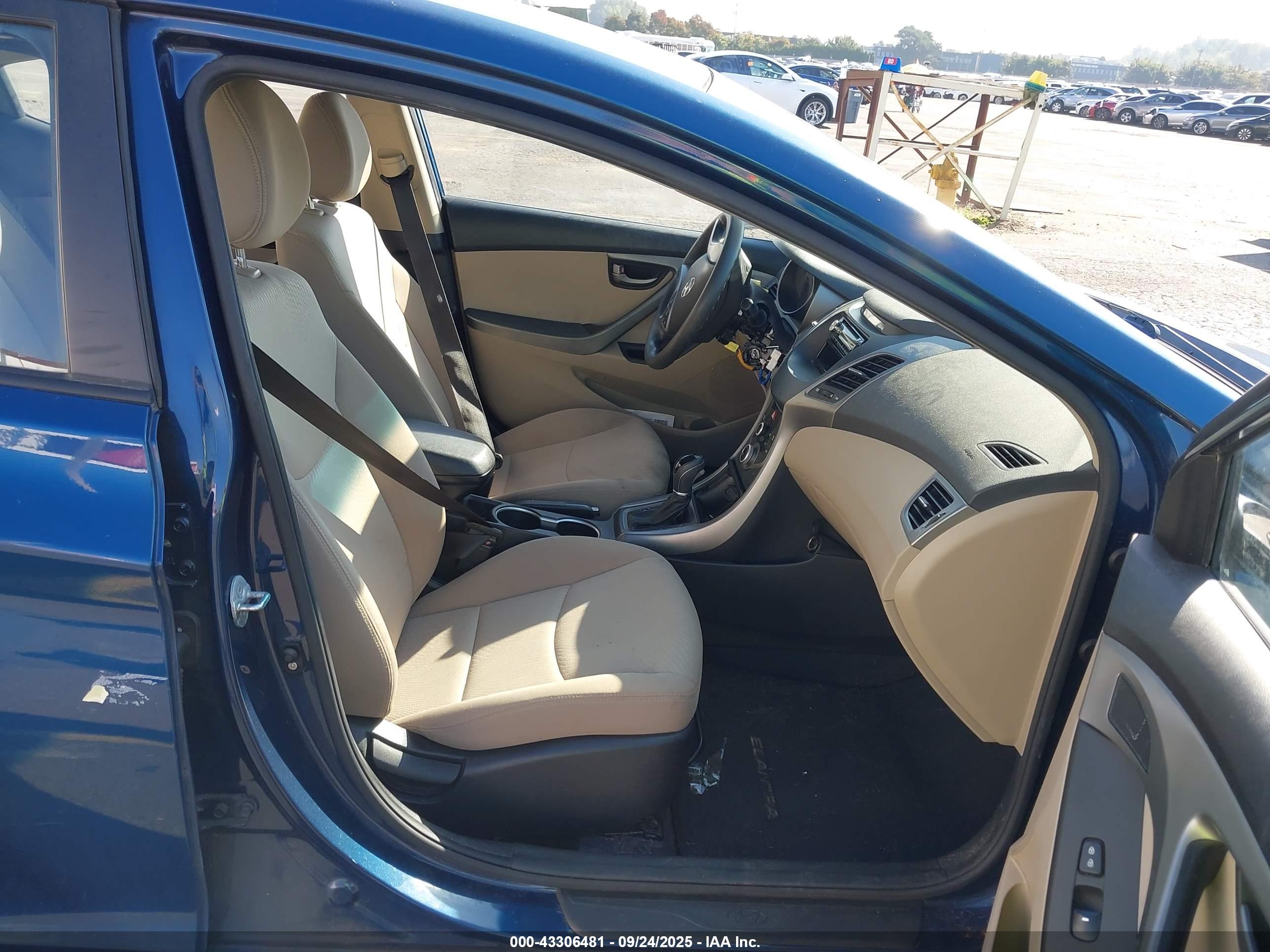 HYUNDAI ELANTRA image 5
