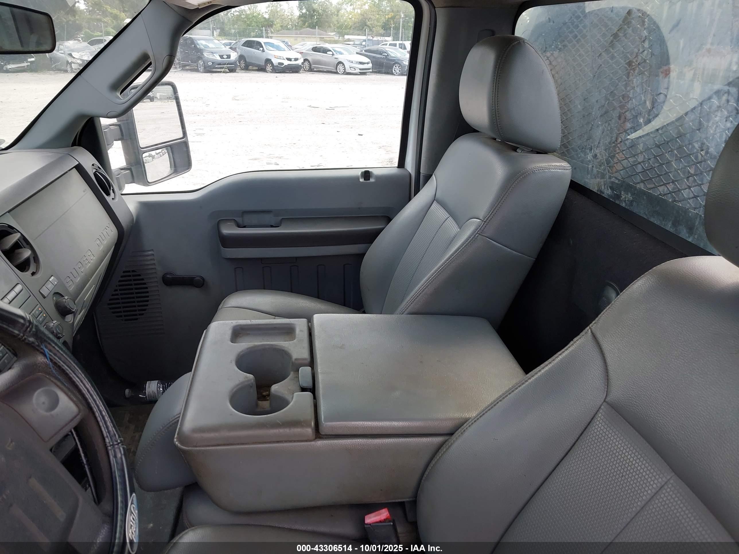 FORD F-550 image 7