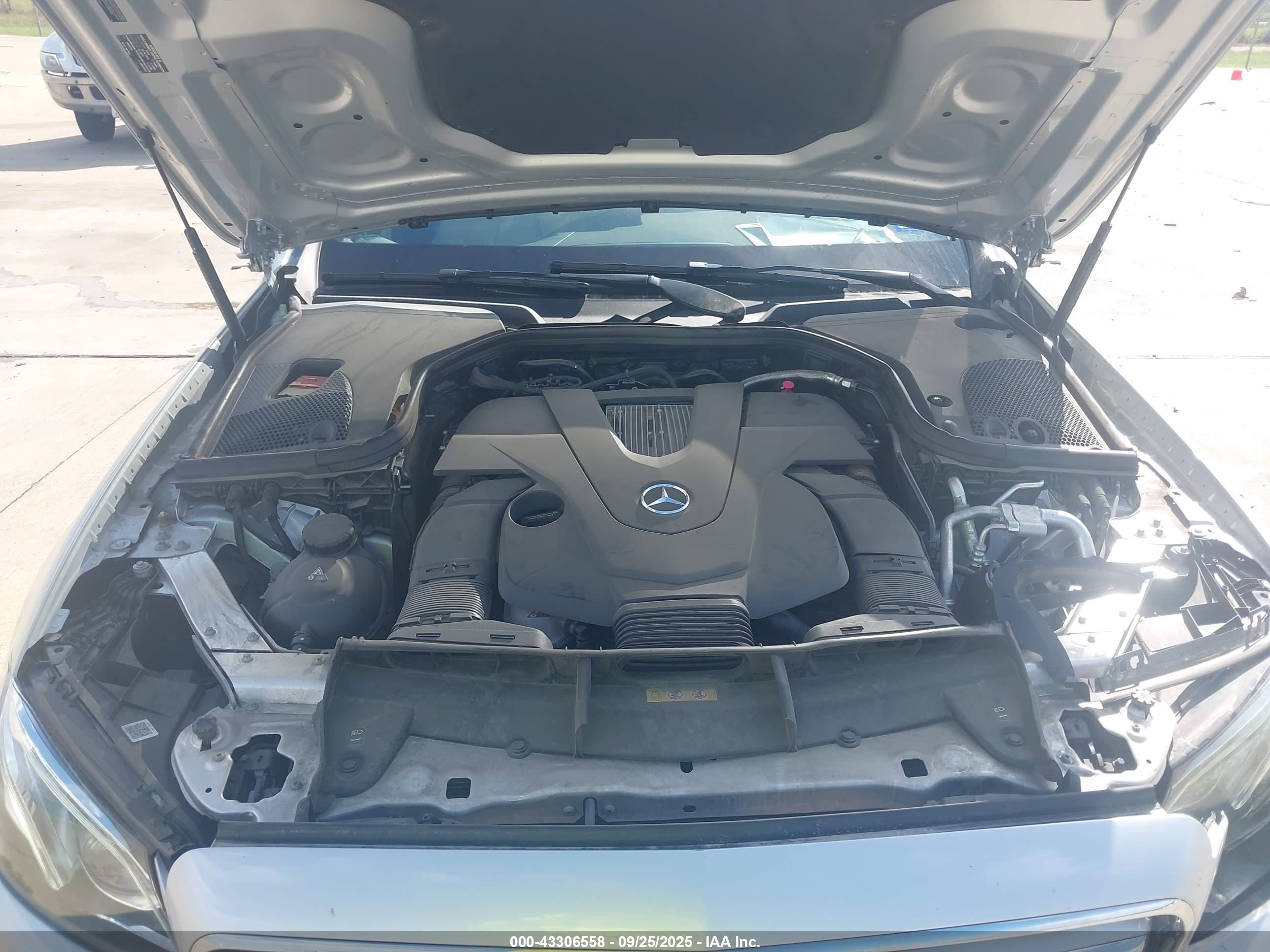 MERCEDES-BENZ E image 10
