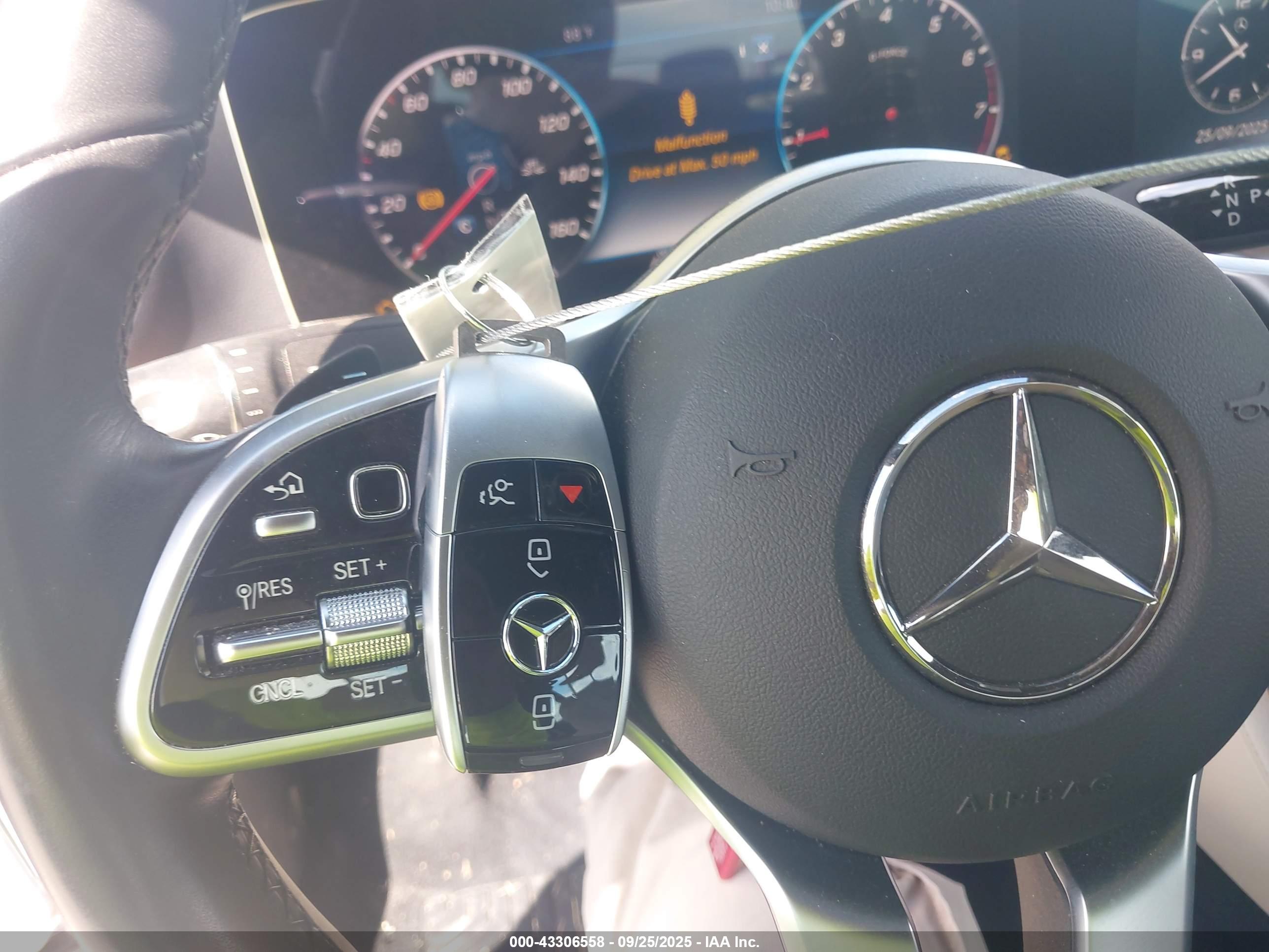MERCEDES-BENZ E image 11