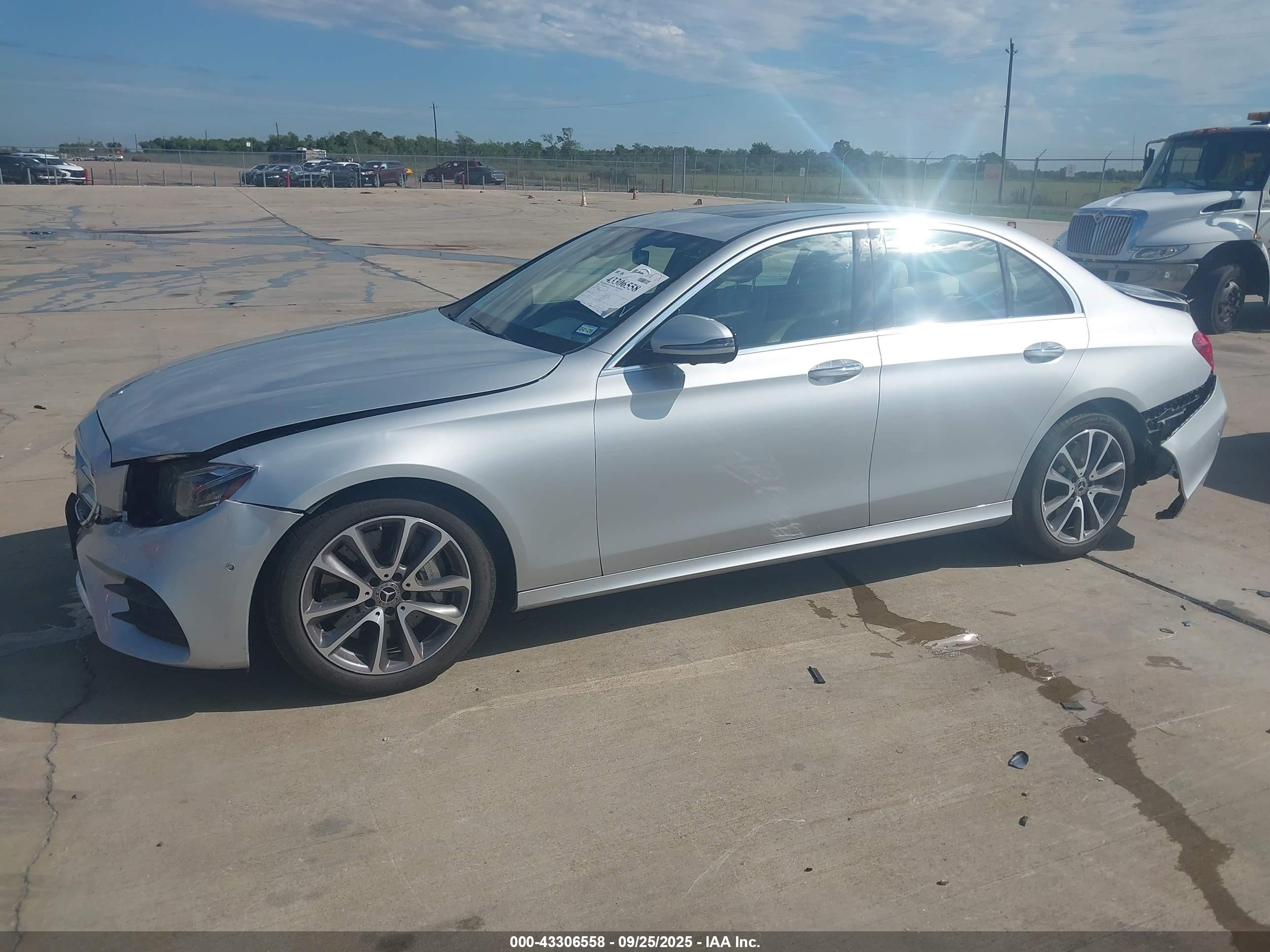 MERCEDES-BENZ E image 2