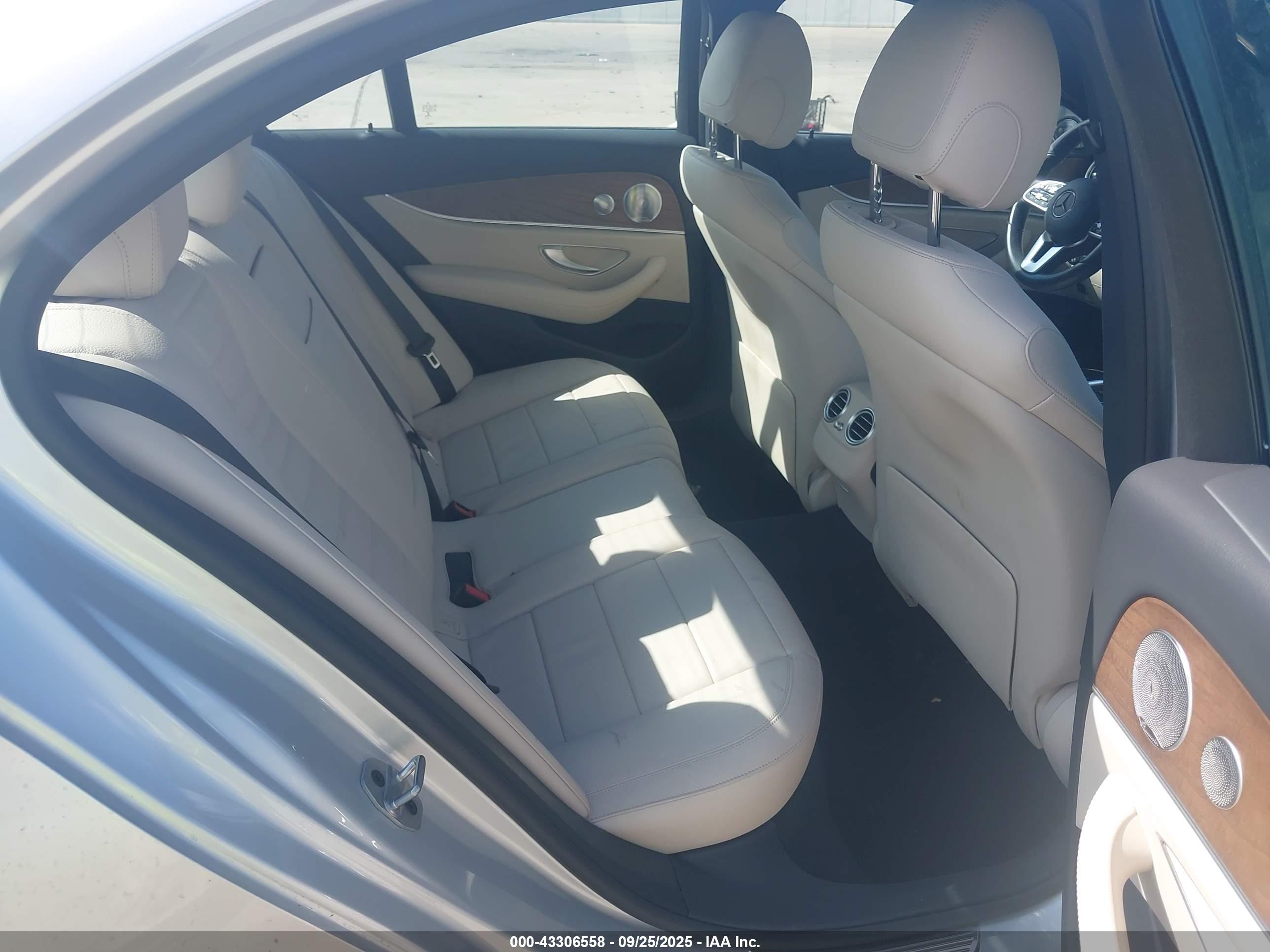 MERCEDES-BENZ E image 8