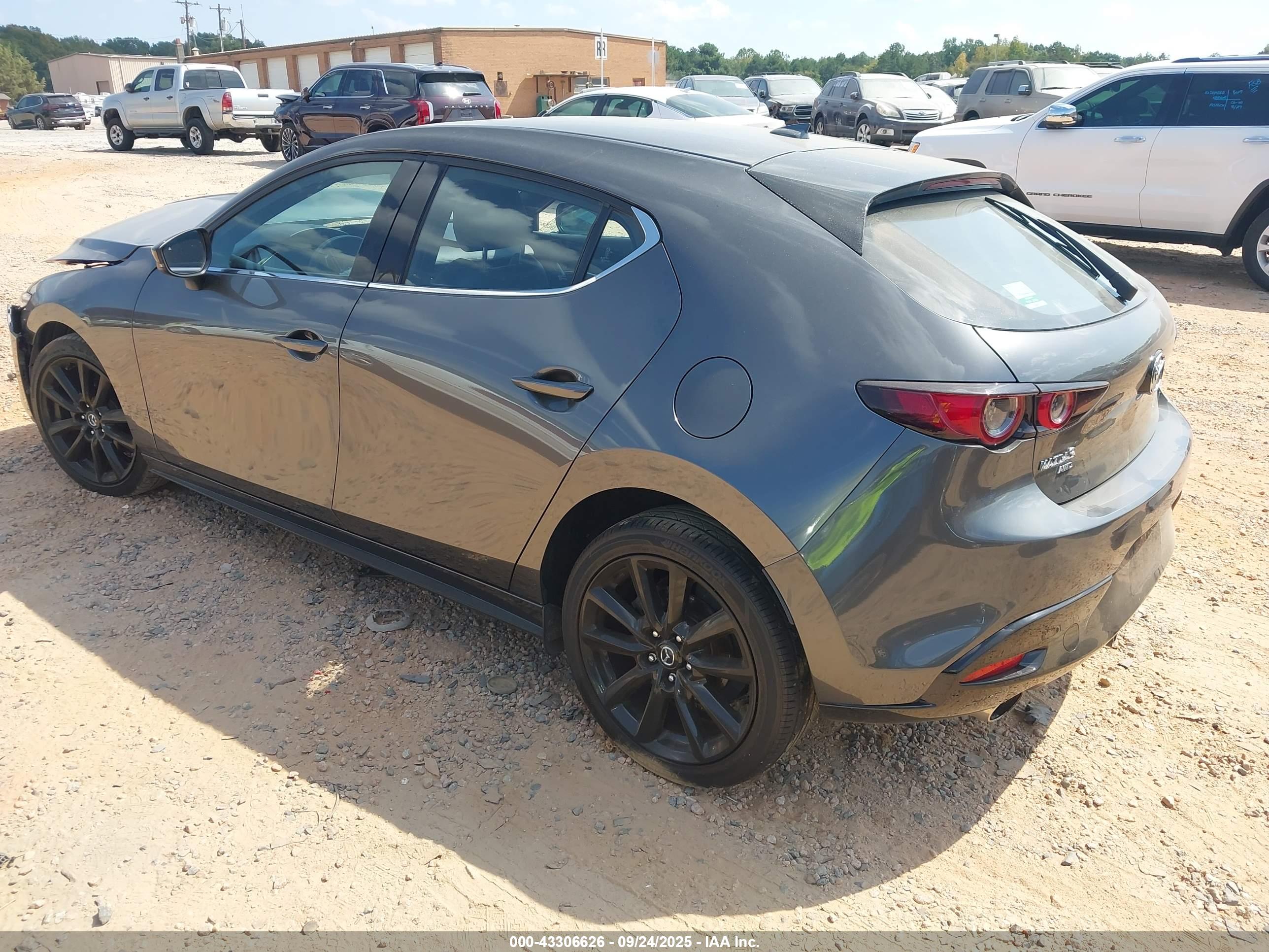MAZDA MAZDA3 image 3