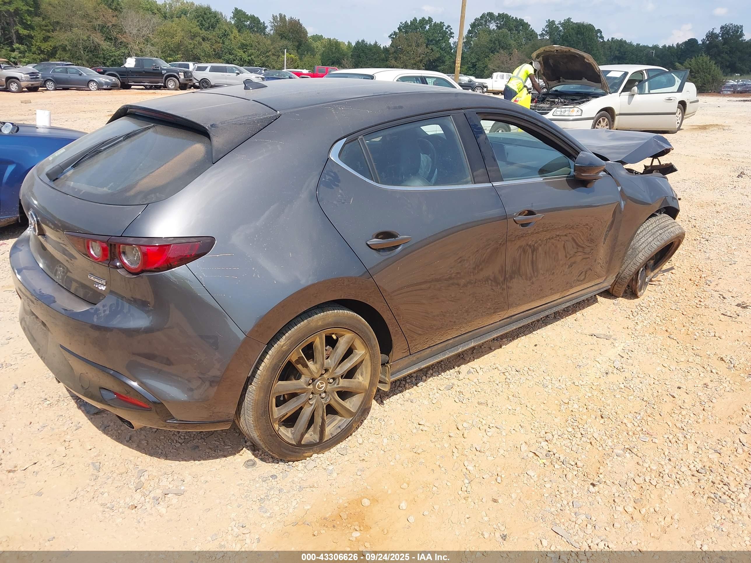 MAZDA MAZDA3 image 4