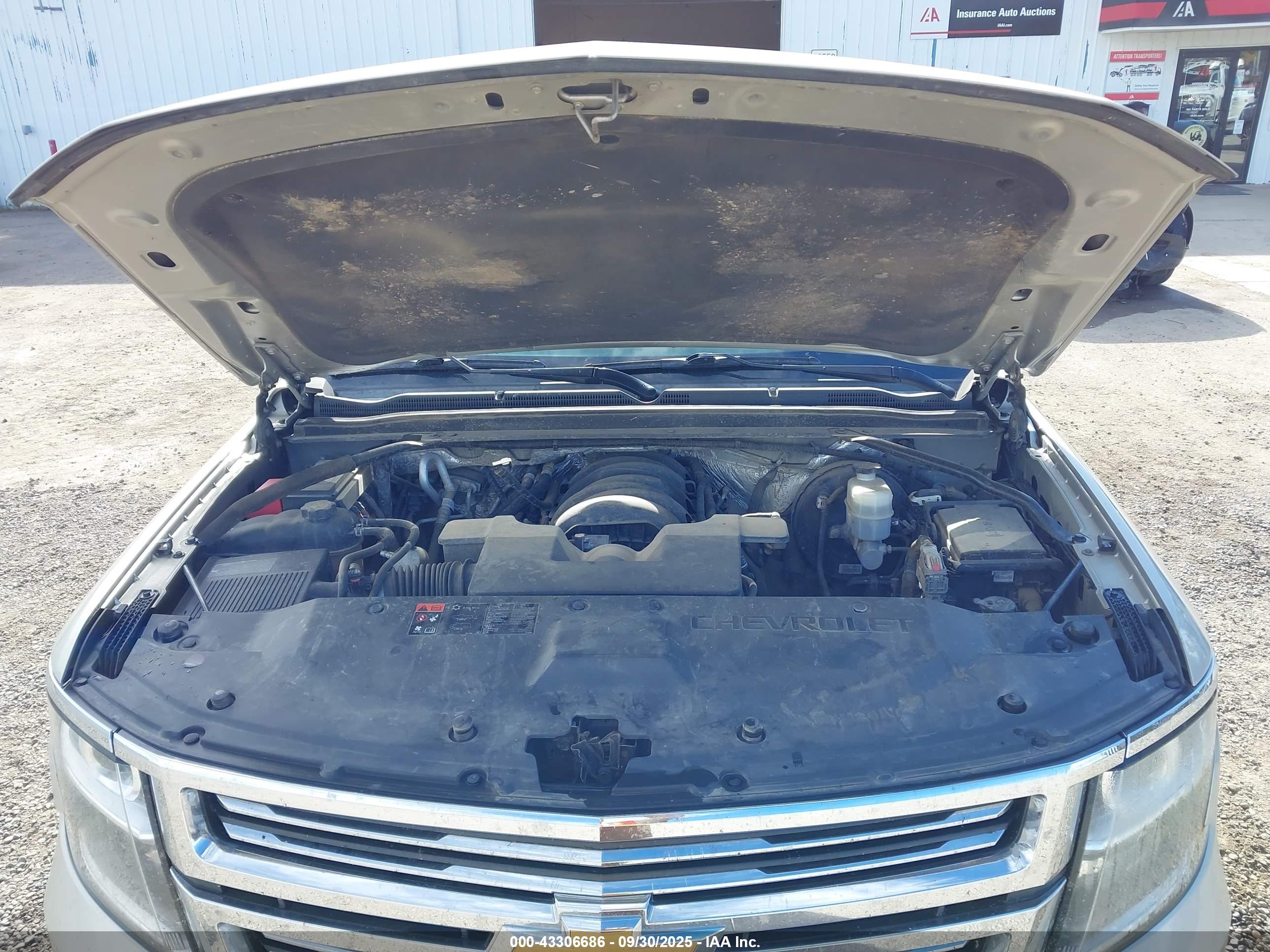 CHEVROLET SUBURBAN image 10
