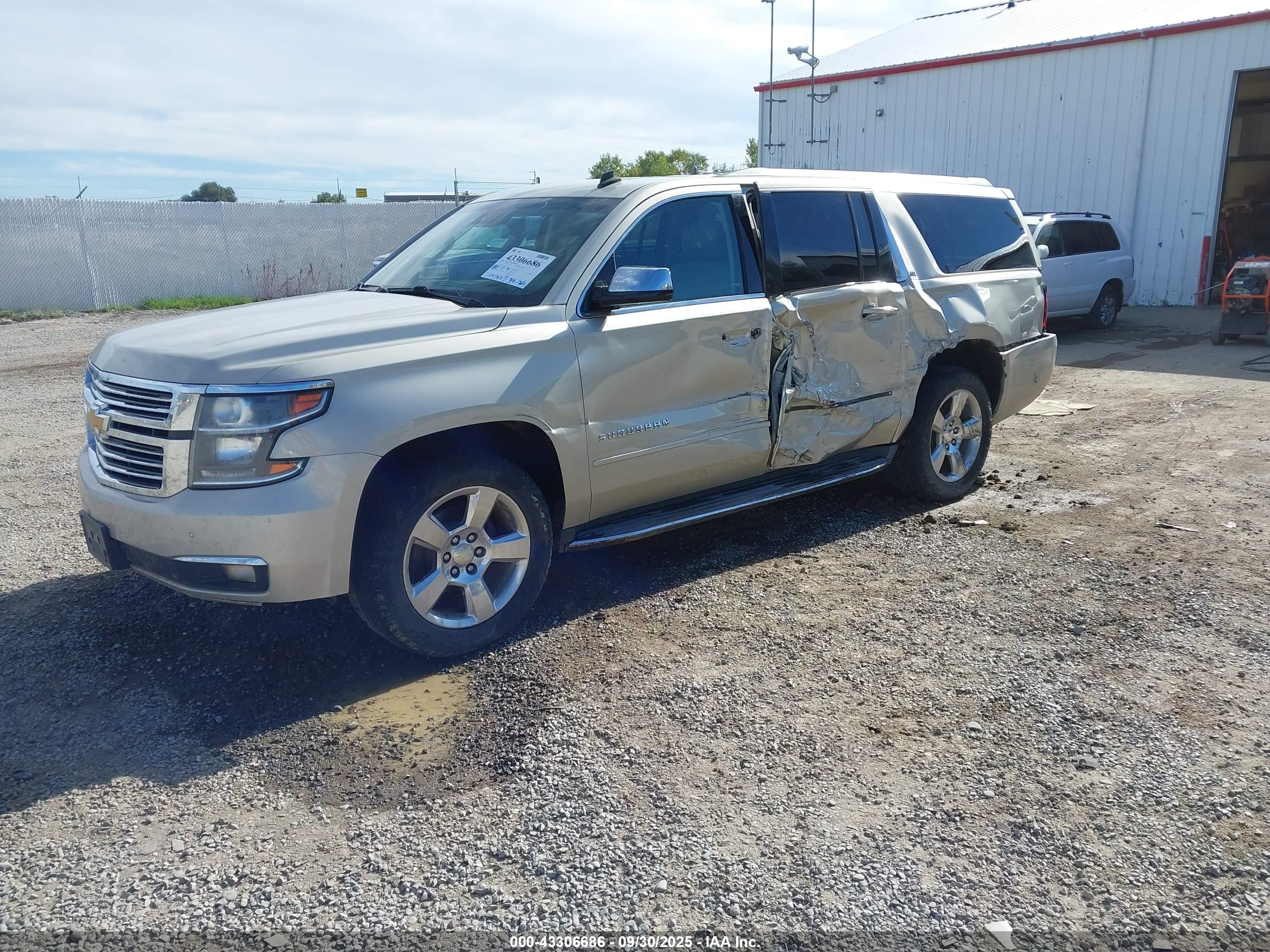 CHEVROLET SUBURBAN image 2