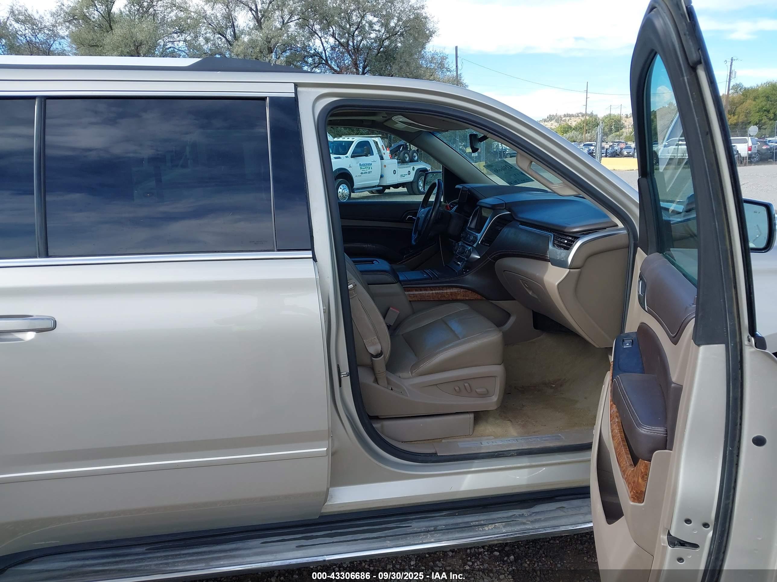 CHEVROLET SUBURBAN image 5
