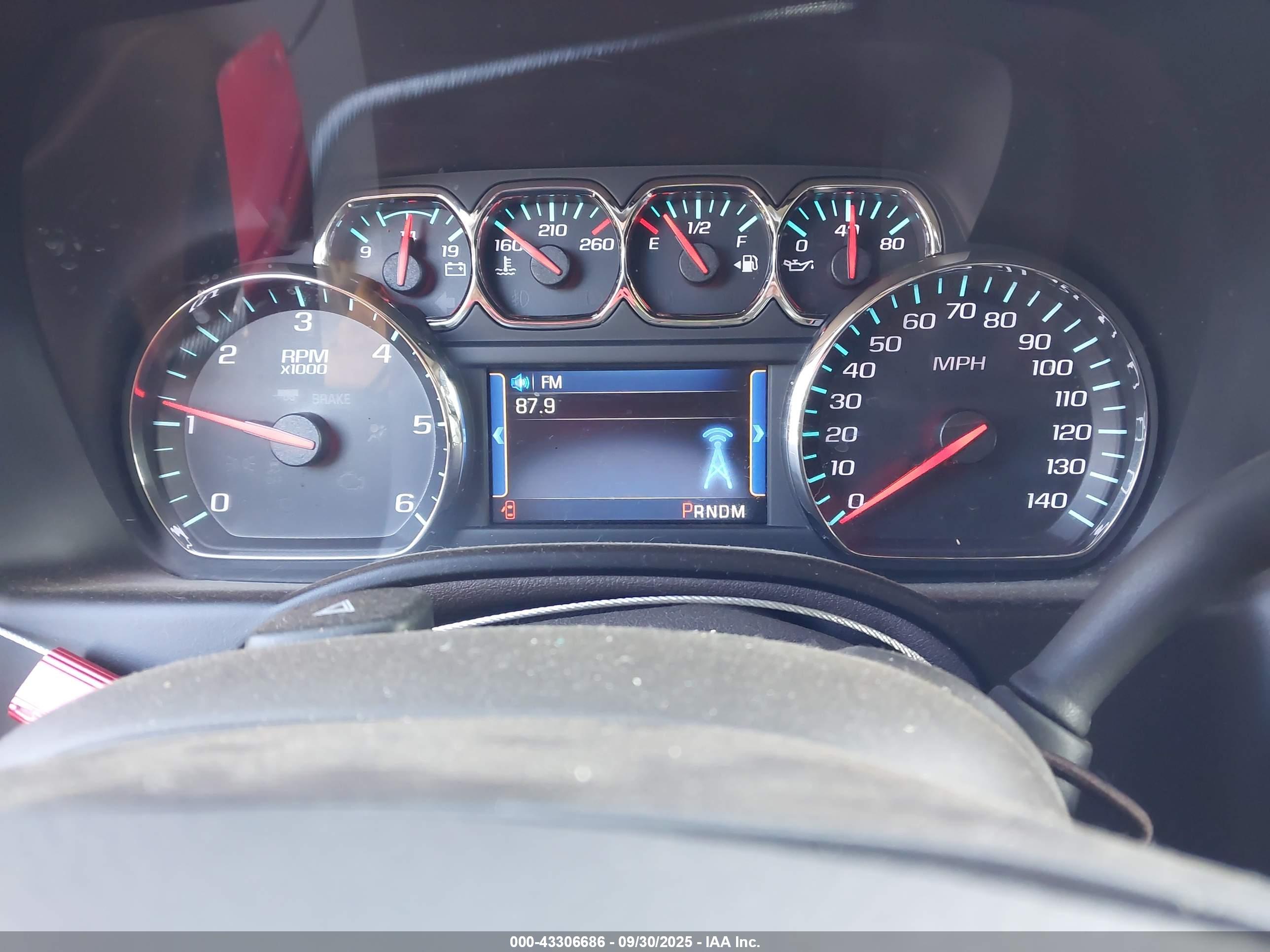 CHEVROLET SUBURBAN image 7