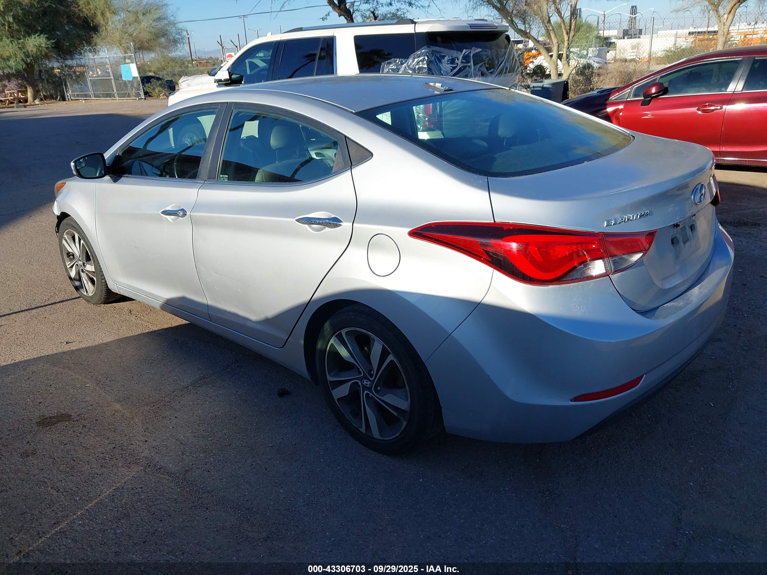 HYUNDAI ELANTRA image 3