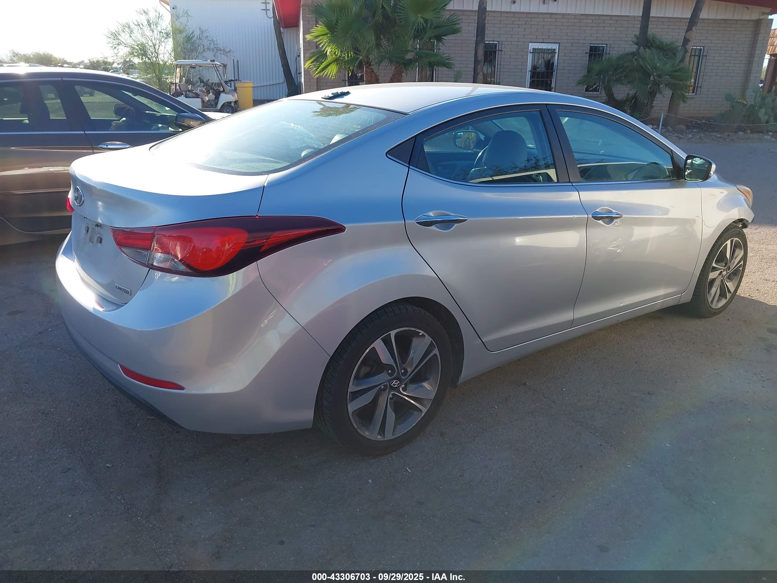 HYUNDAI ELANTRA image 4
