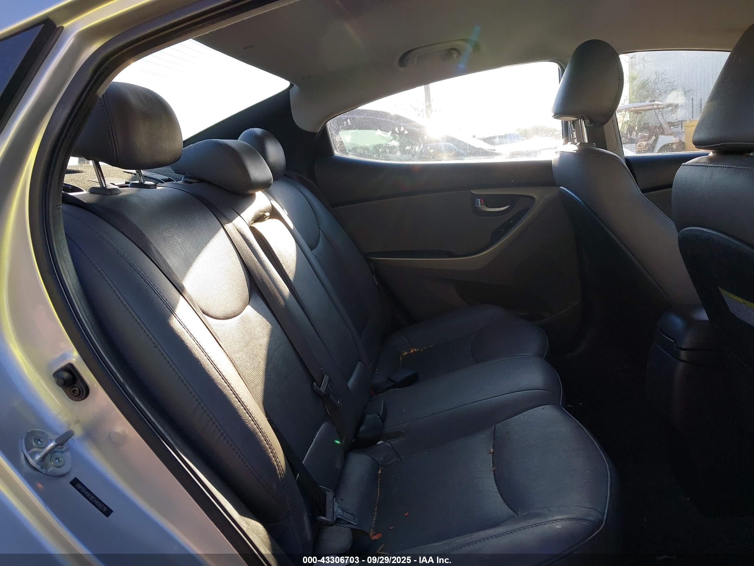HYUNDAI ELANTRA image 8