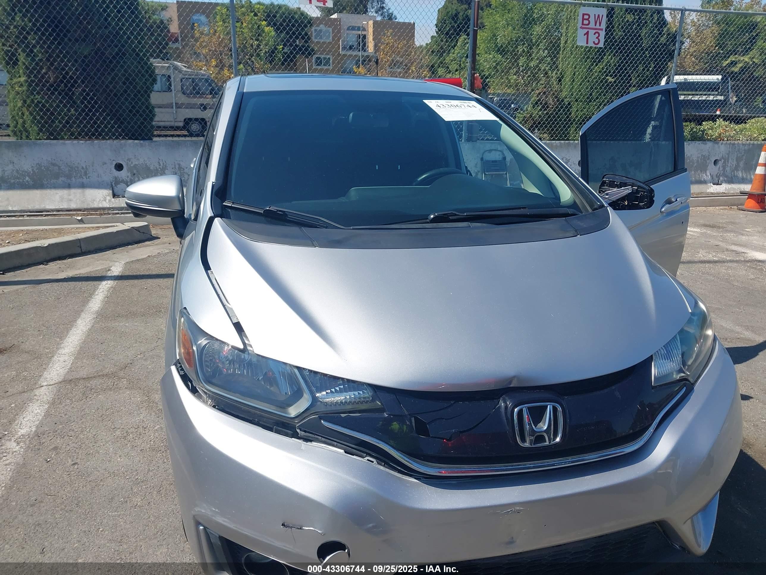 HONDA FIT image 6