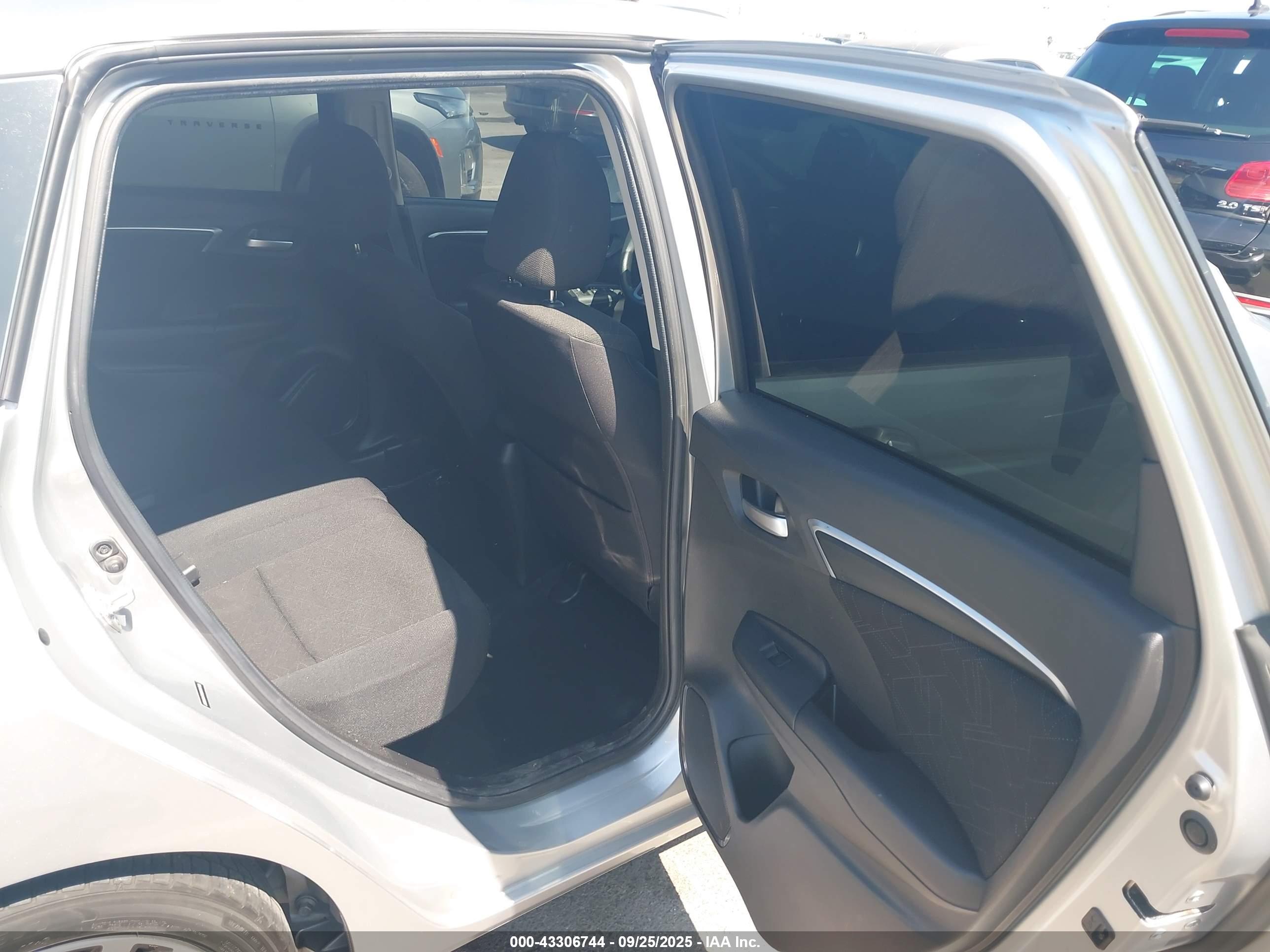 HONDA FIT image 8