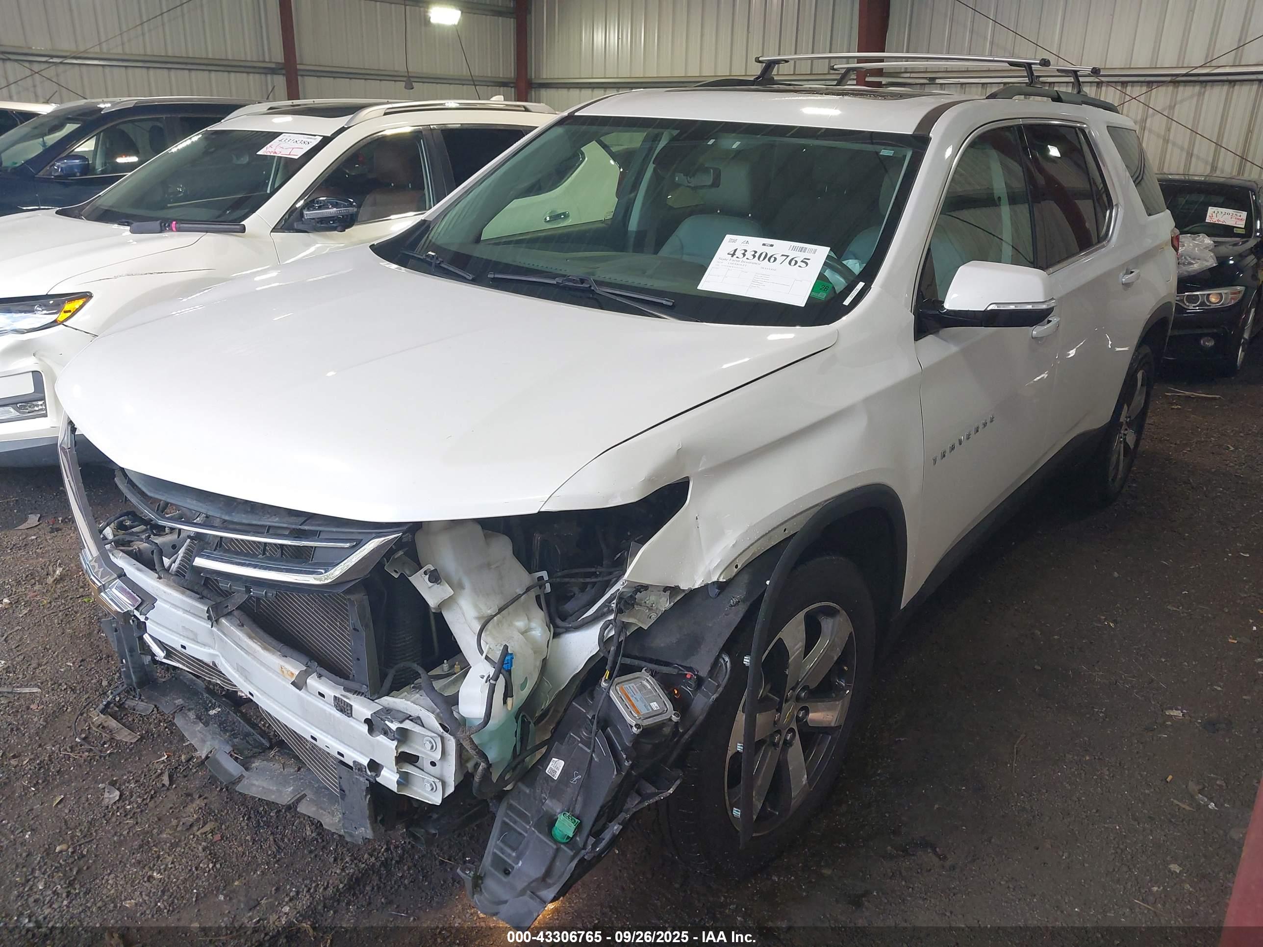 CHEVROLET TRAVERSE image 2