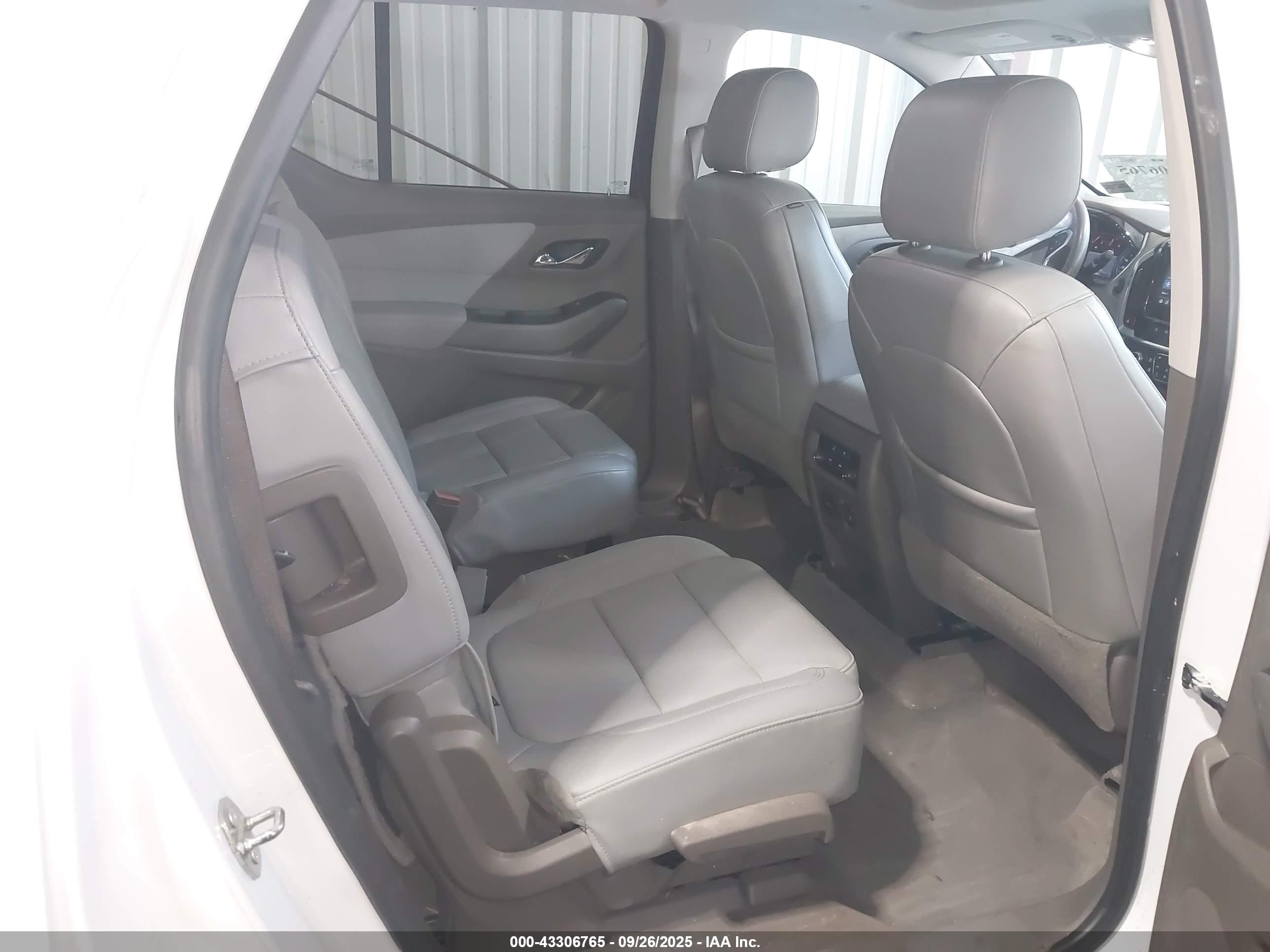 CHEVROLET TRAVERSE image 8