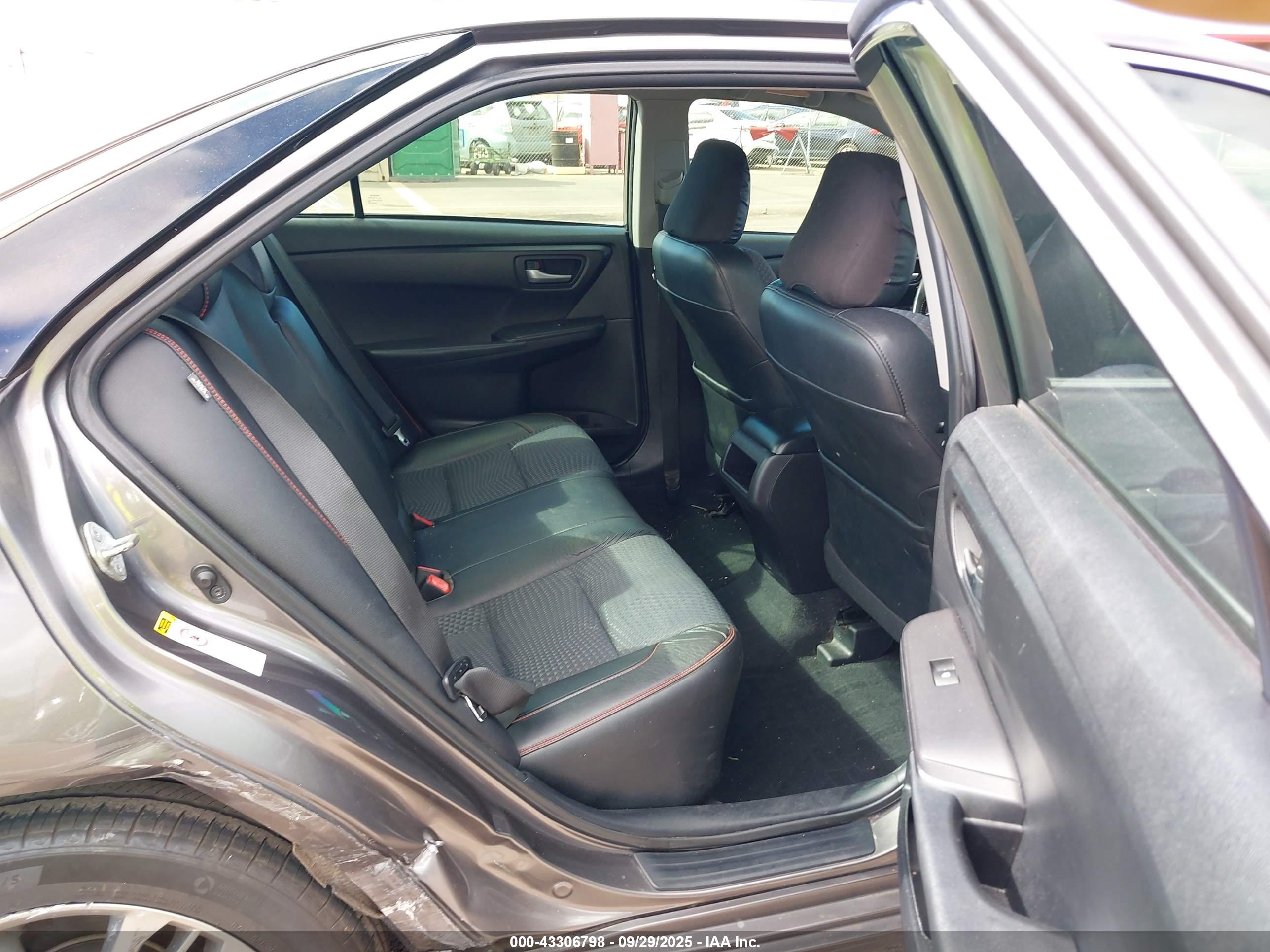 TOYOTA CAMRY image 8
