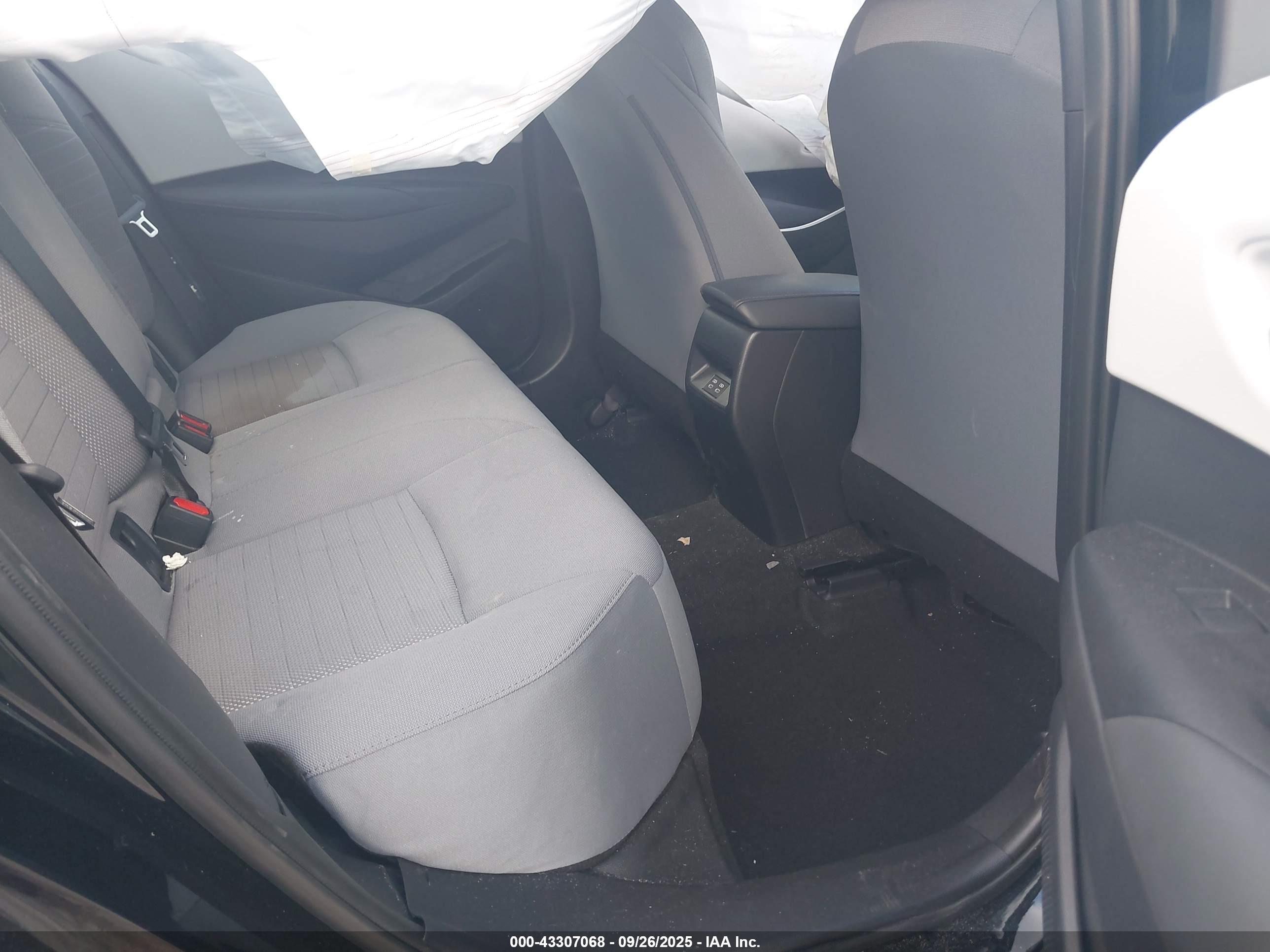 TOYOTA COROLLA image 8