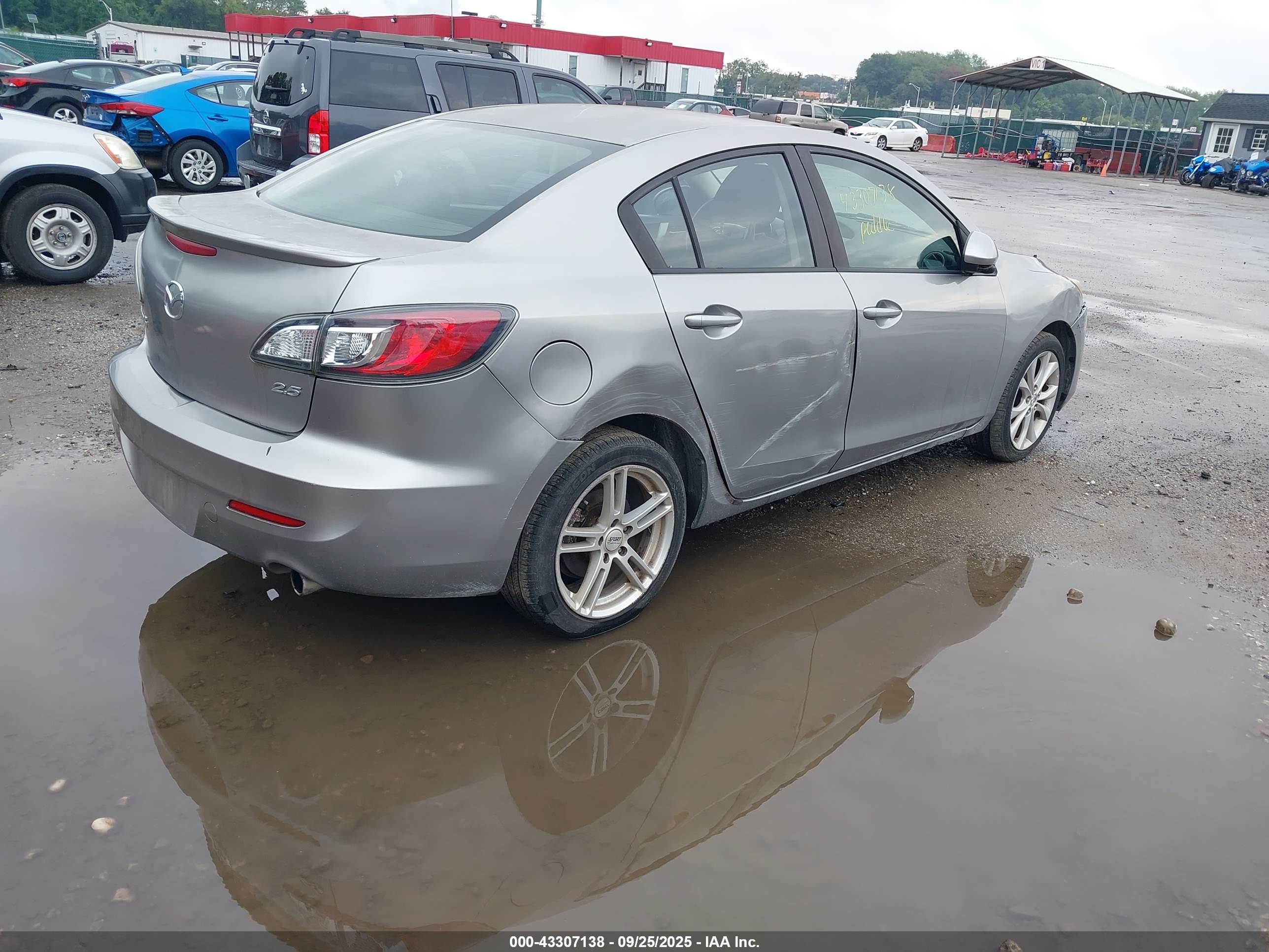 MAZDA MAZDA3 image 4