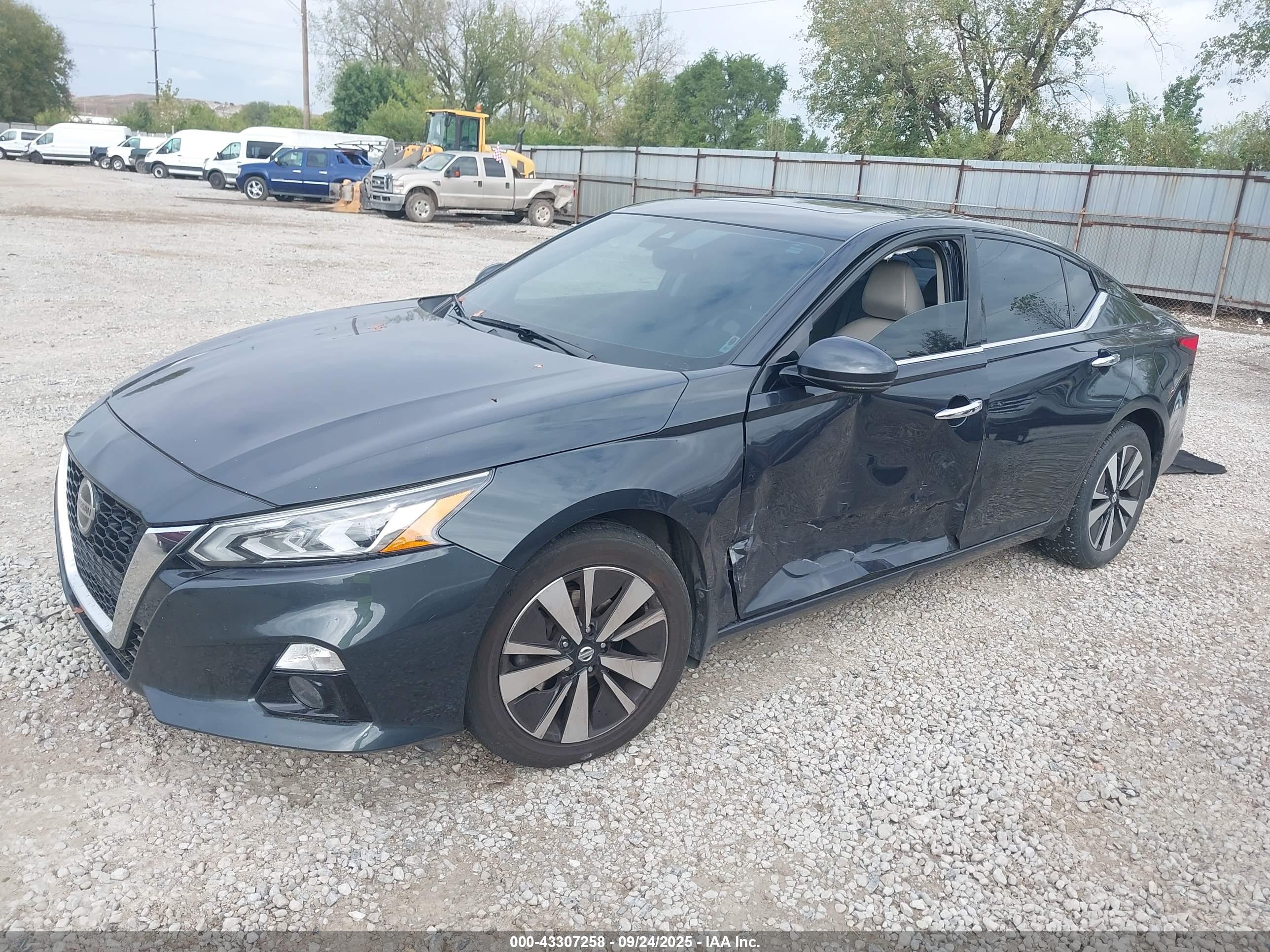 NISSAN ALTIMA image 2