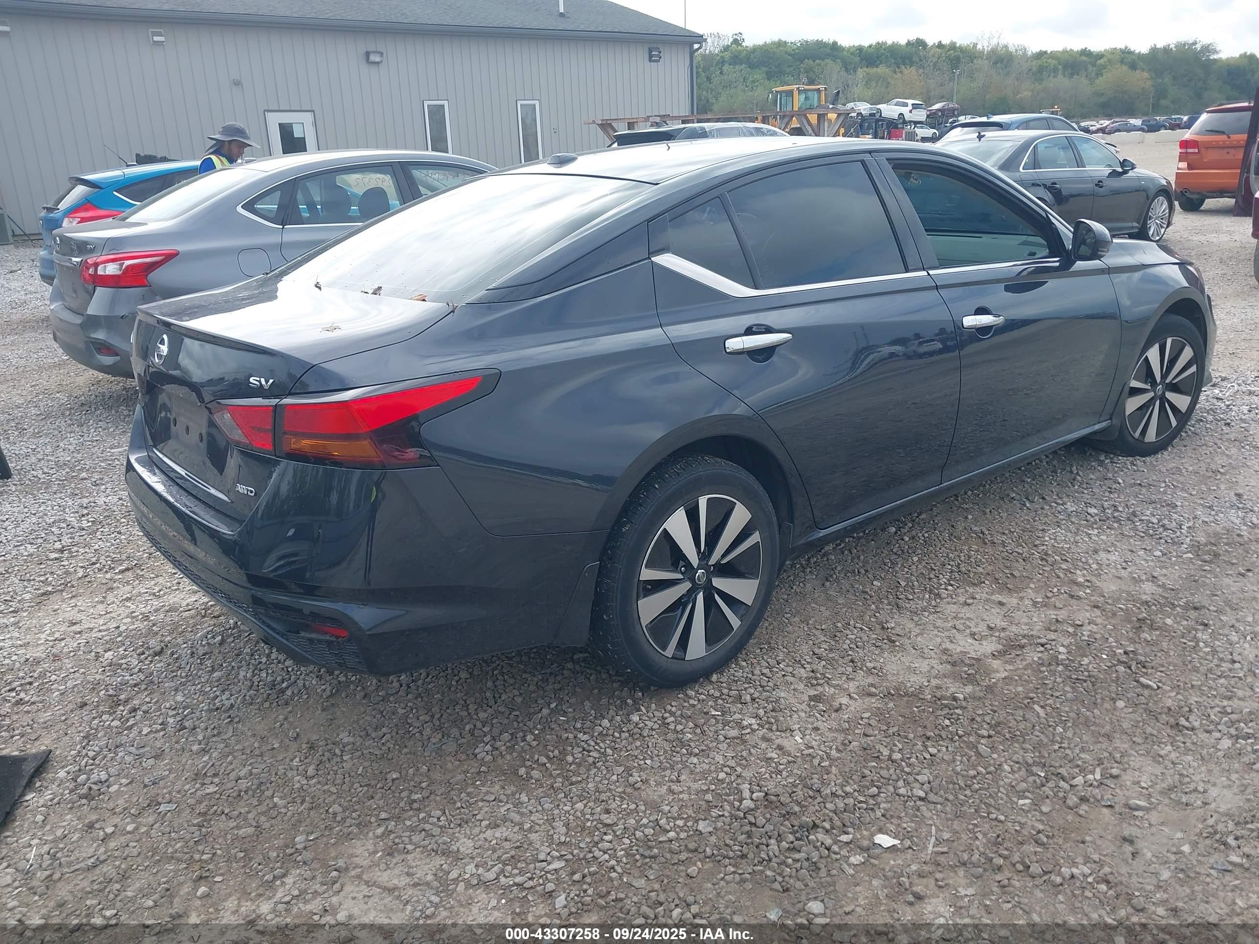 NISSAN ALTIMA image 4