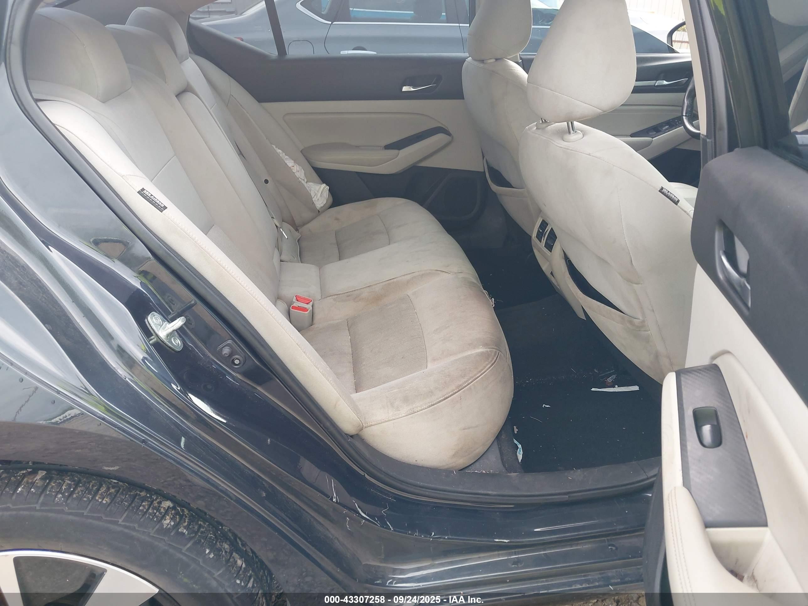 NISSAN ALTIMA image 8