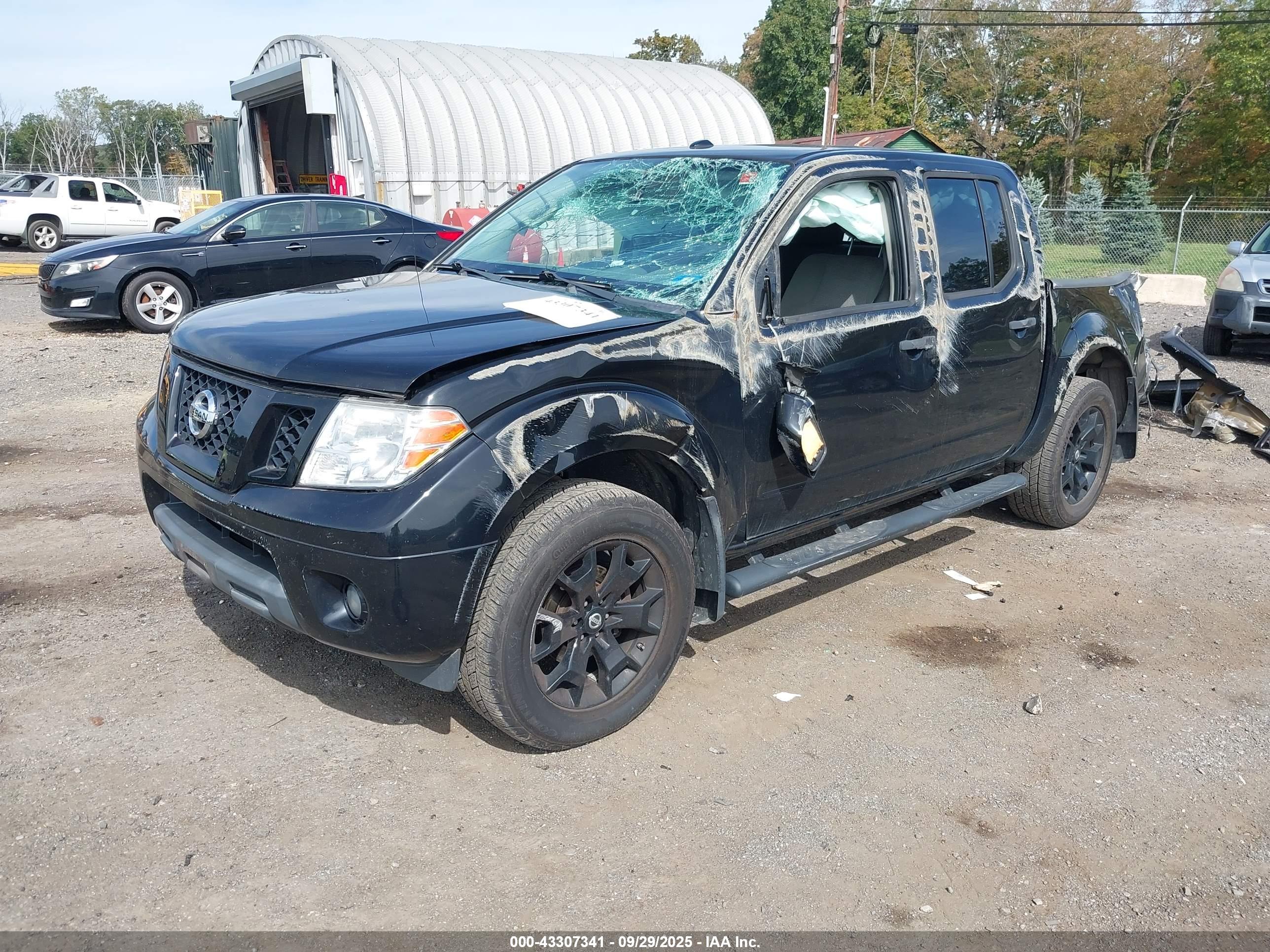 NISSAN FRONTIER image 2
