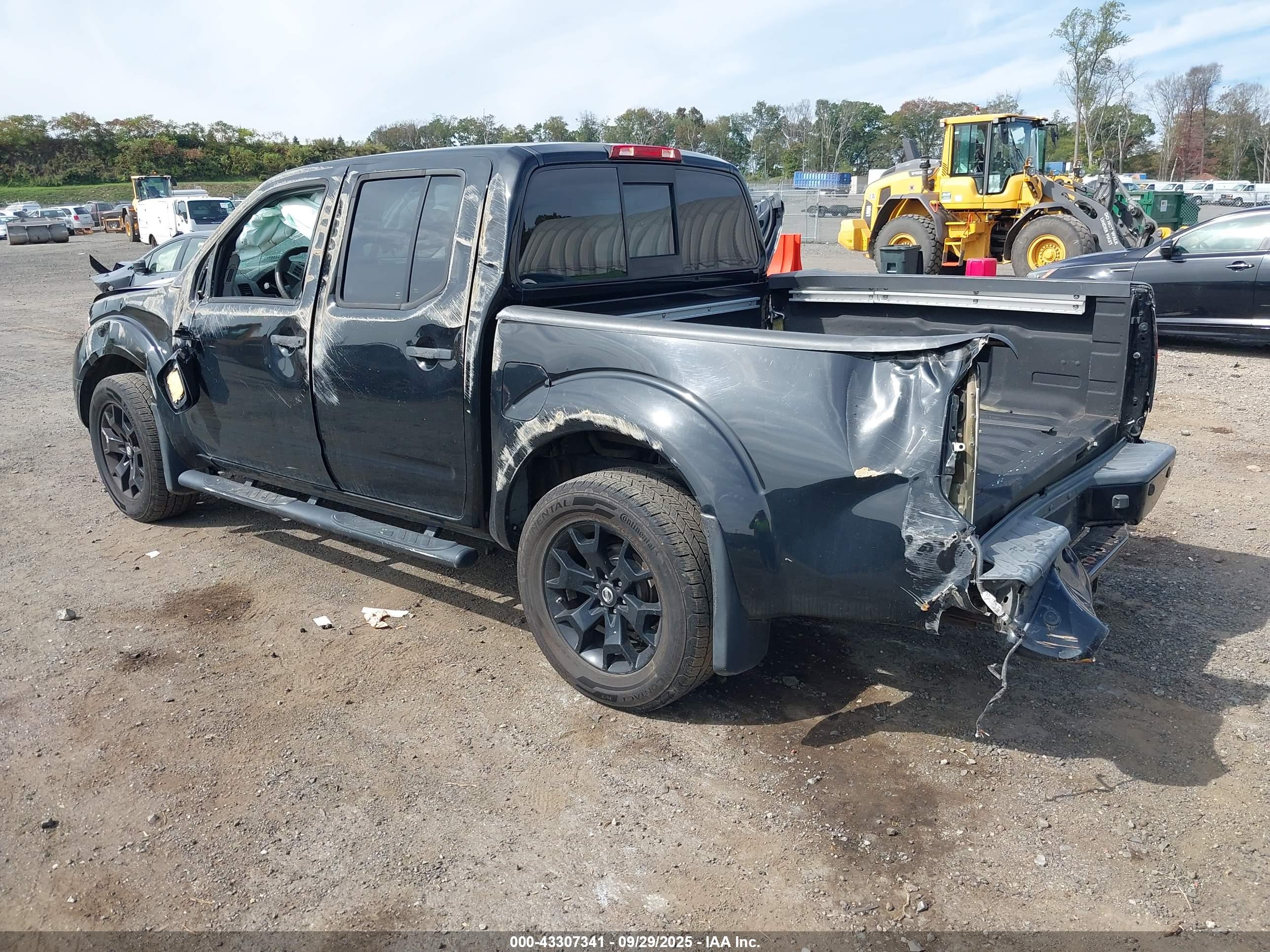NISSAN FRONTIER image 3