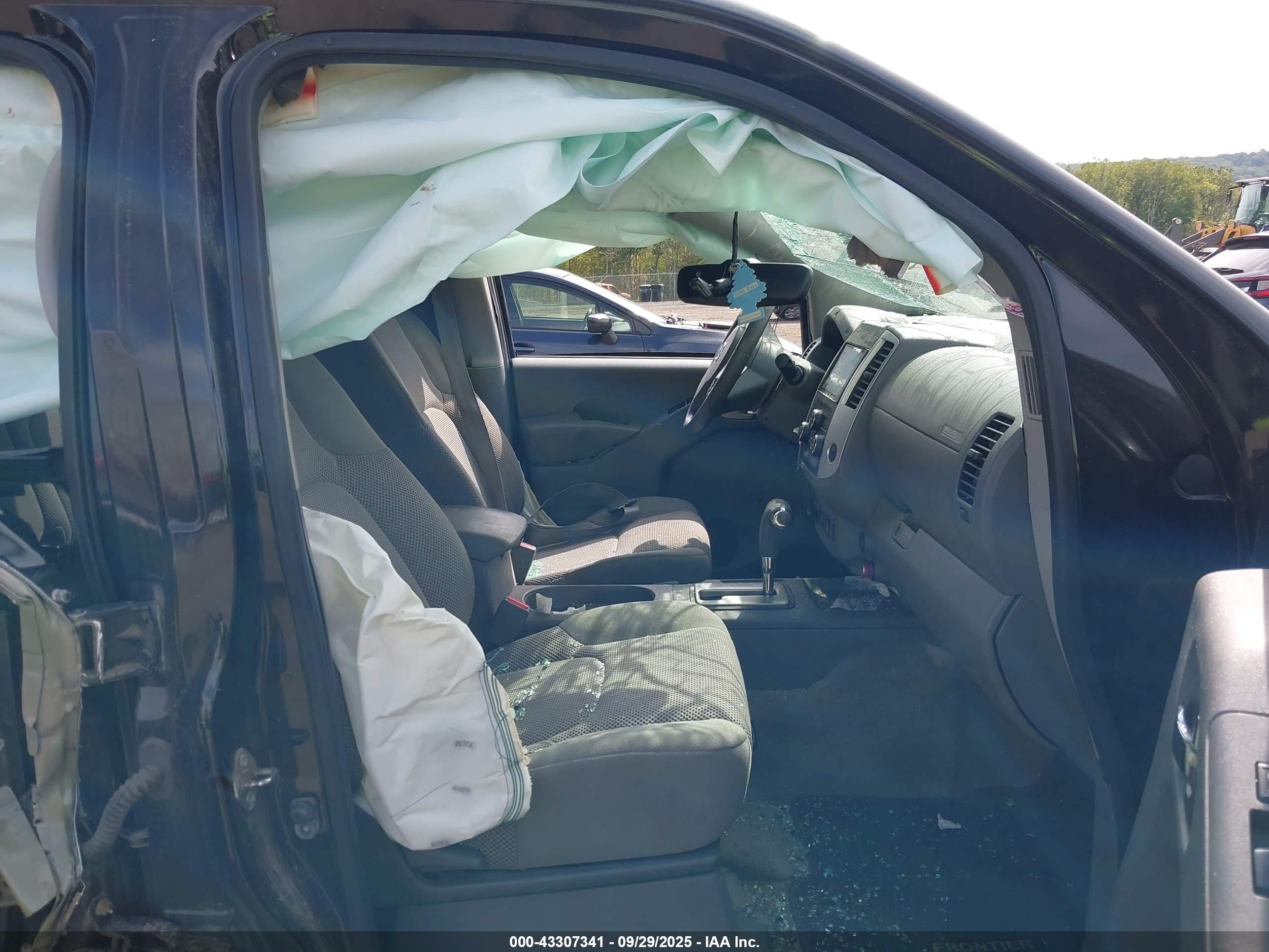 NISSAN FRONTIER image 5