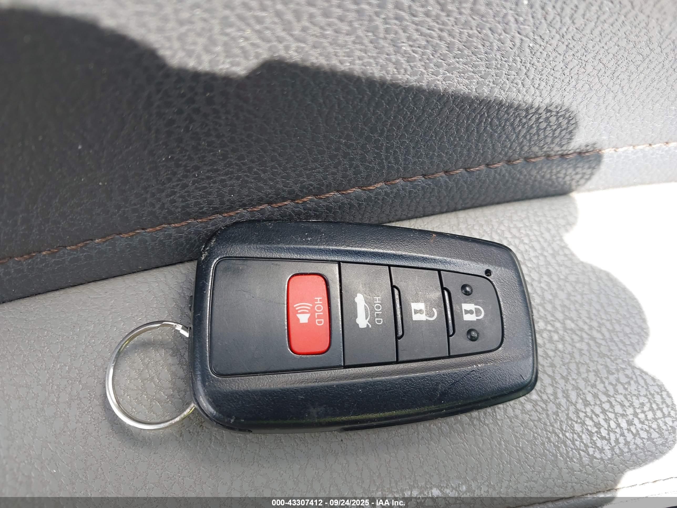TOYOTA CAMRY image 11