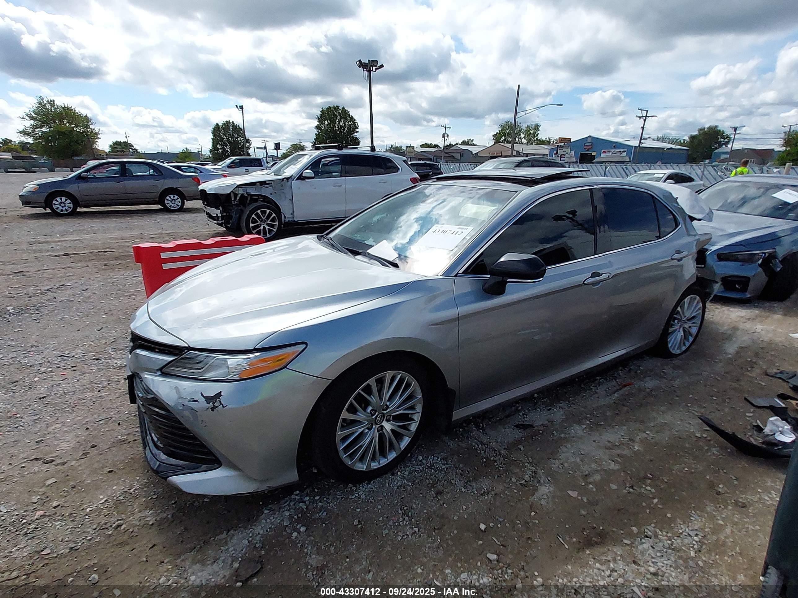 TOYOTA CAMRY image 2