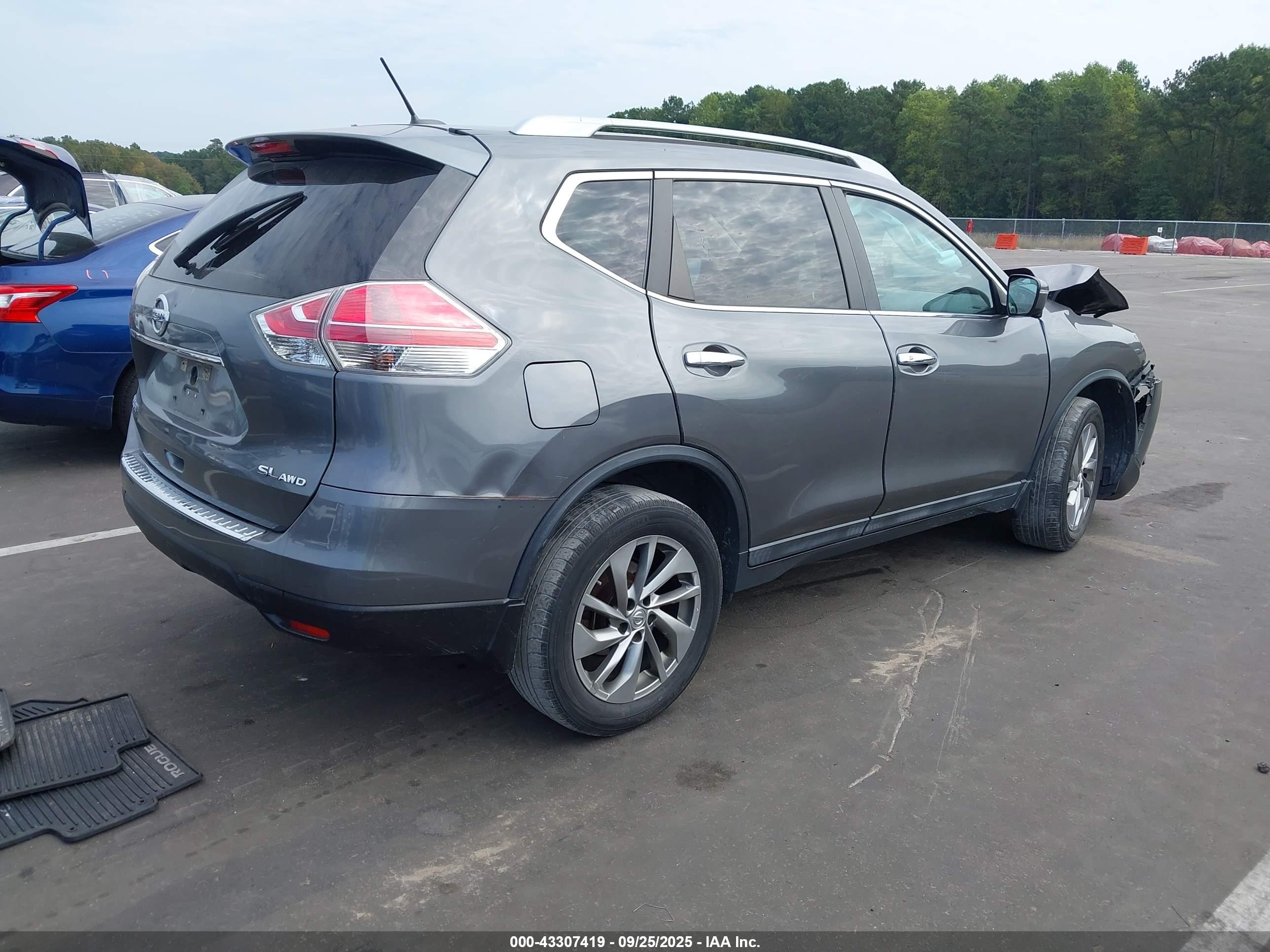 NISSAN ROGUE image 4