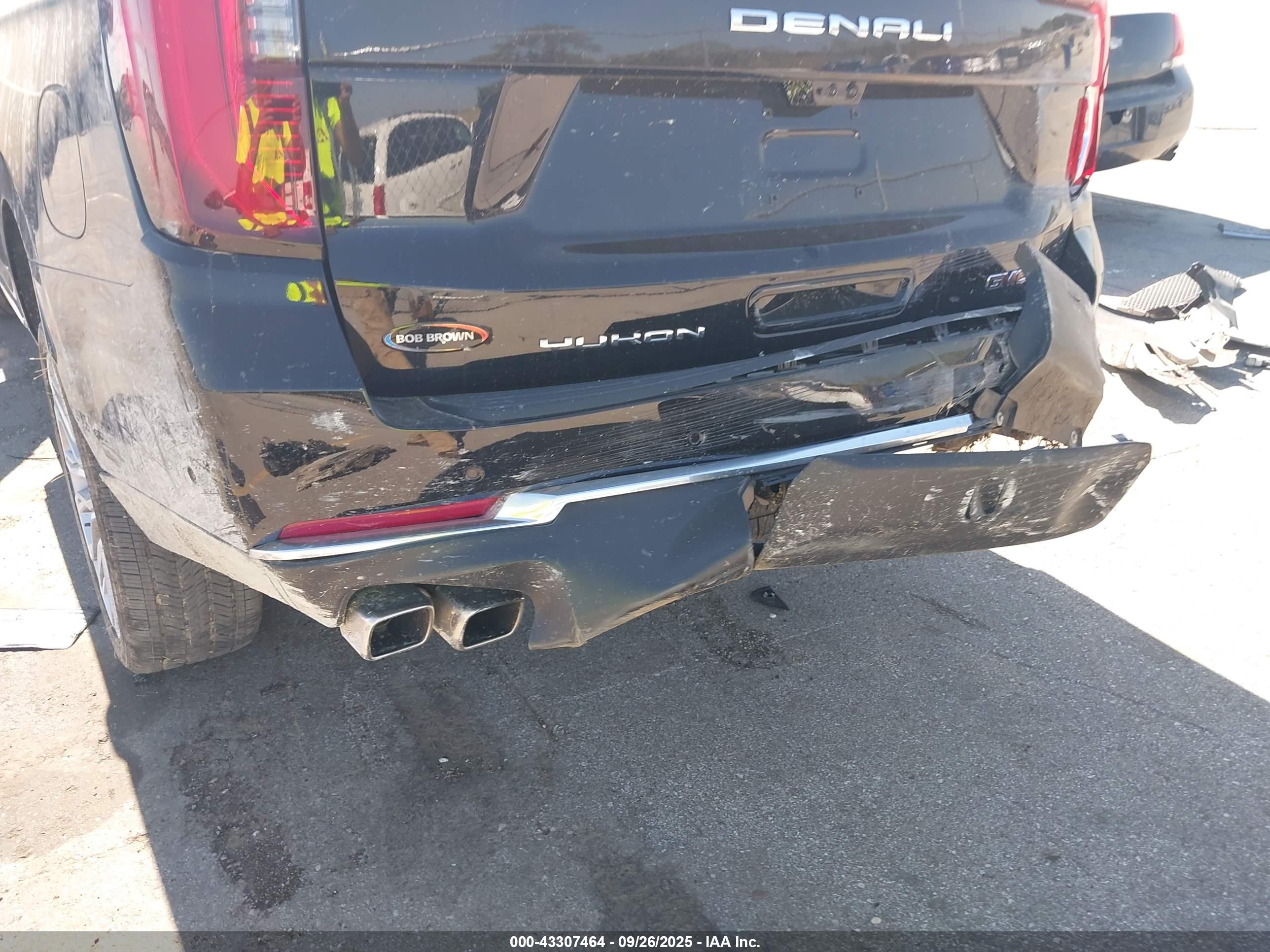 GMC YUKON image 6