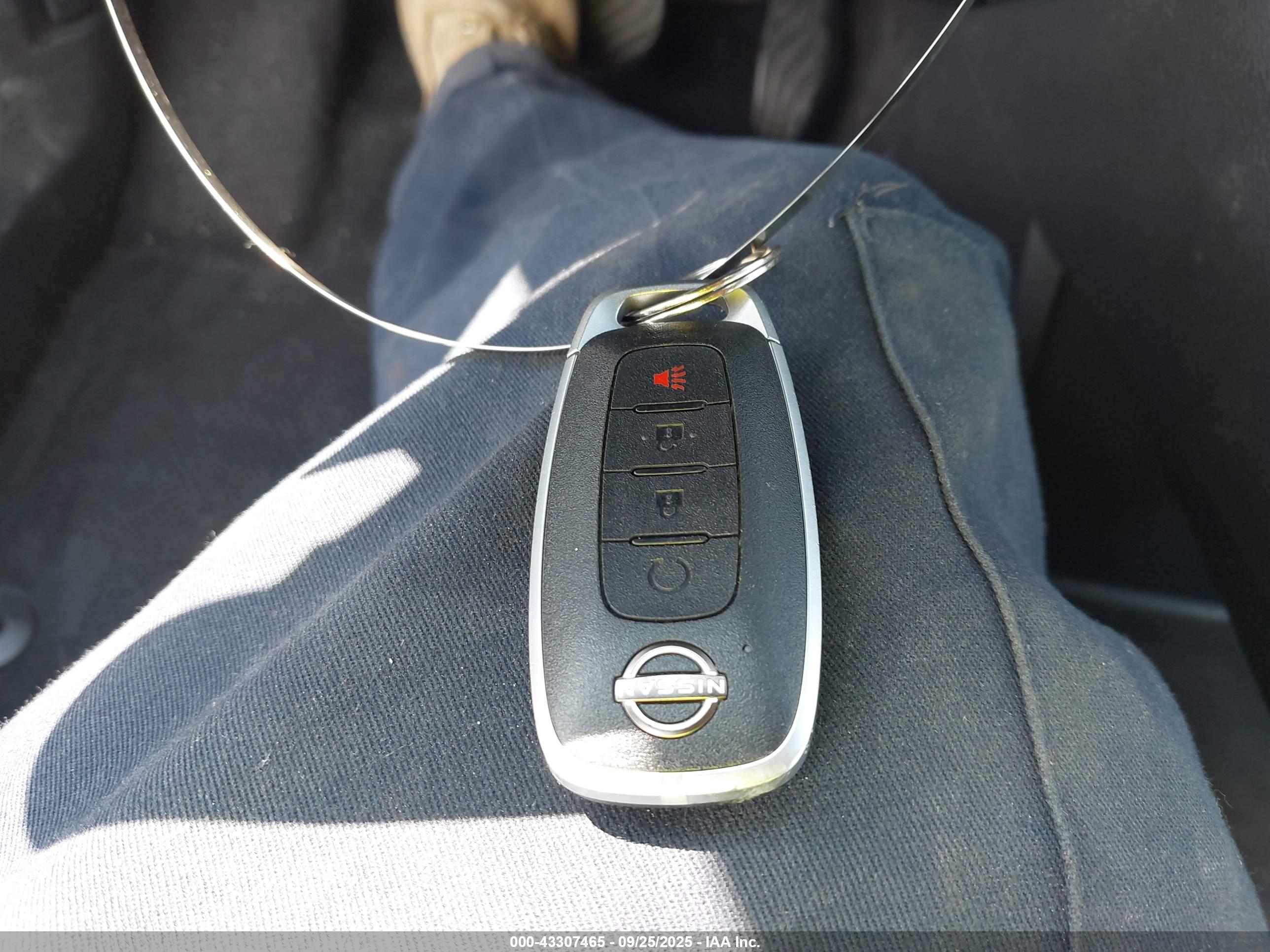 NISSAN ROGUE image 11