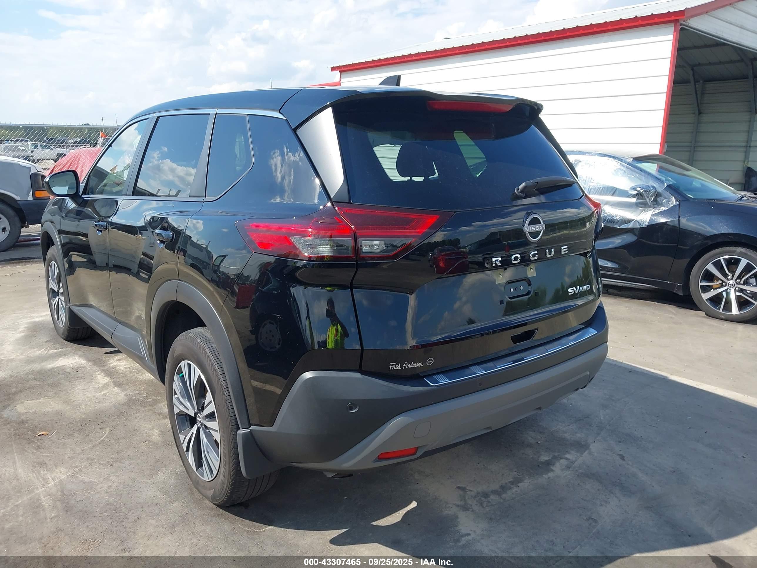 NISSAN ROGUE image 3