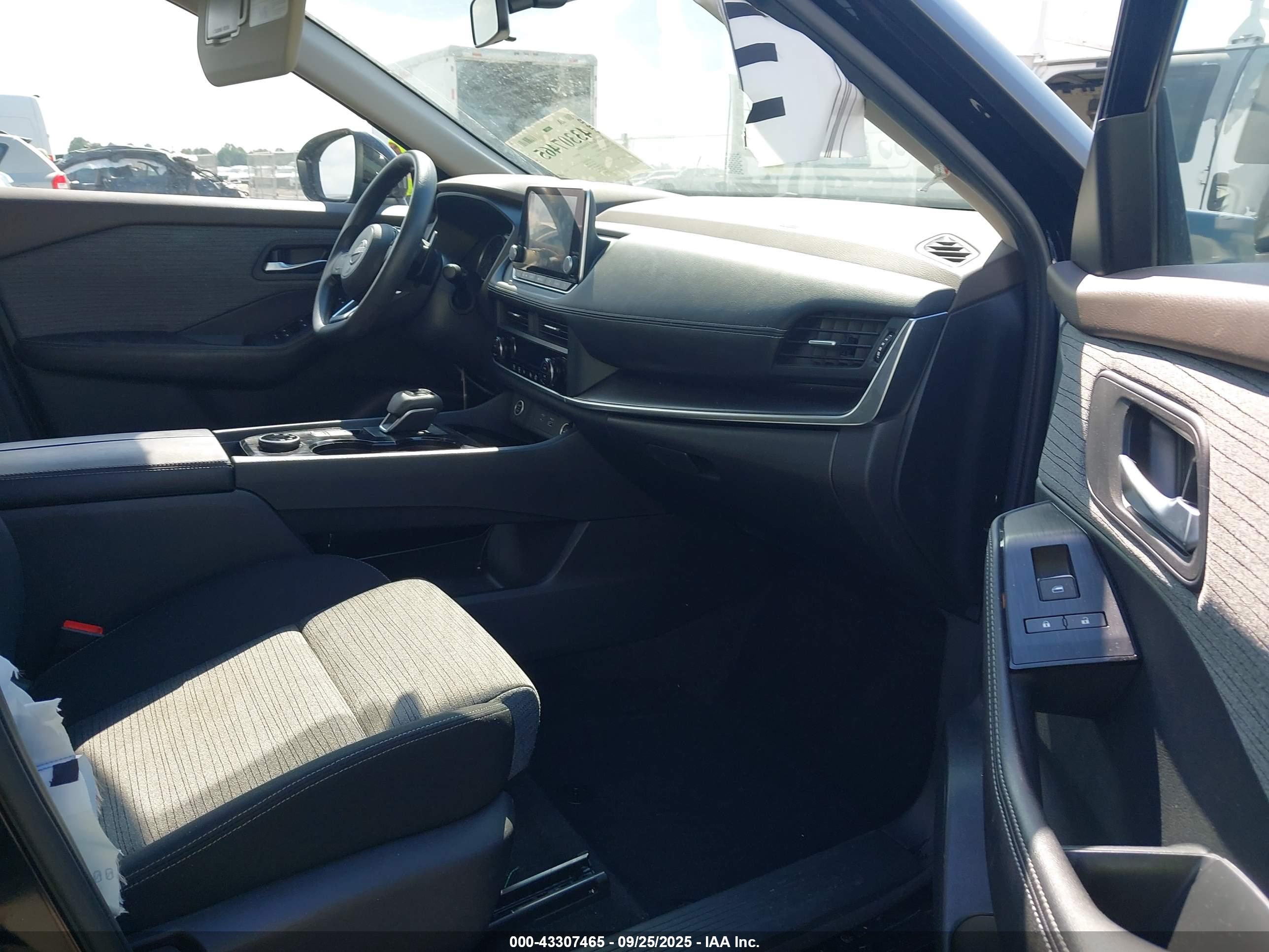 NISSAN ROGUE image 5