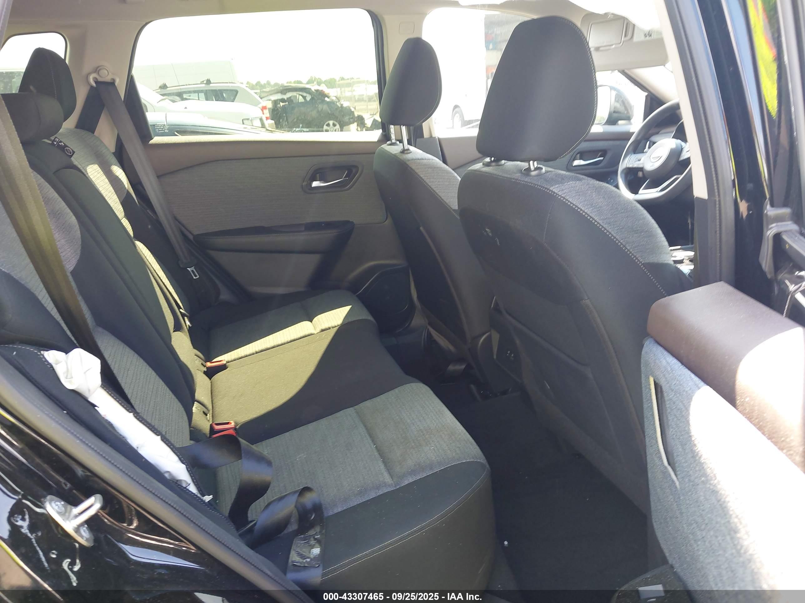 NISSAN ROGUE image 8