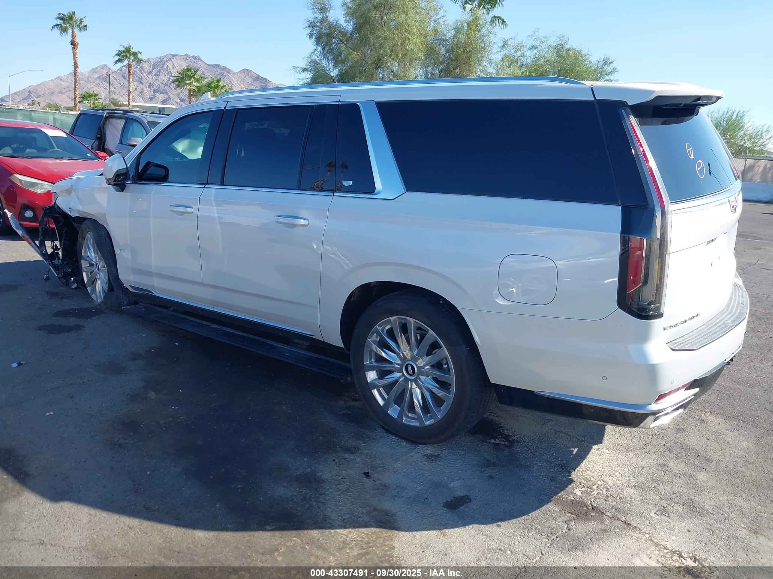CADILLAC ESCALADE image 3