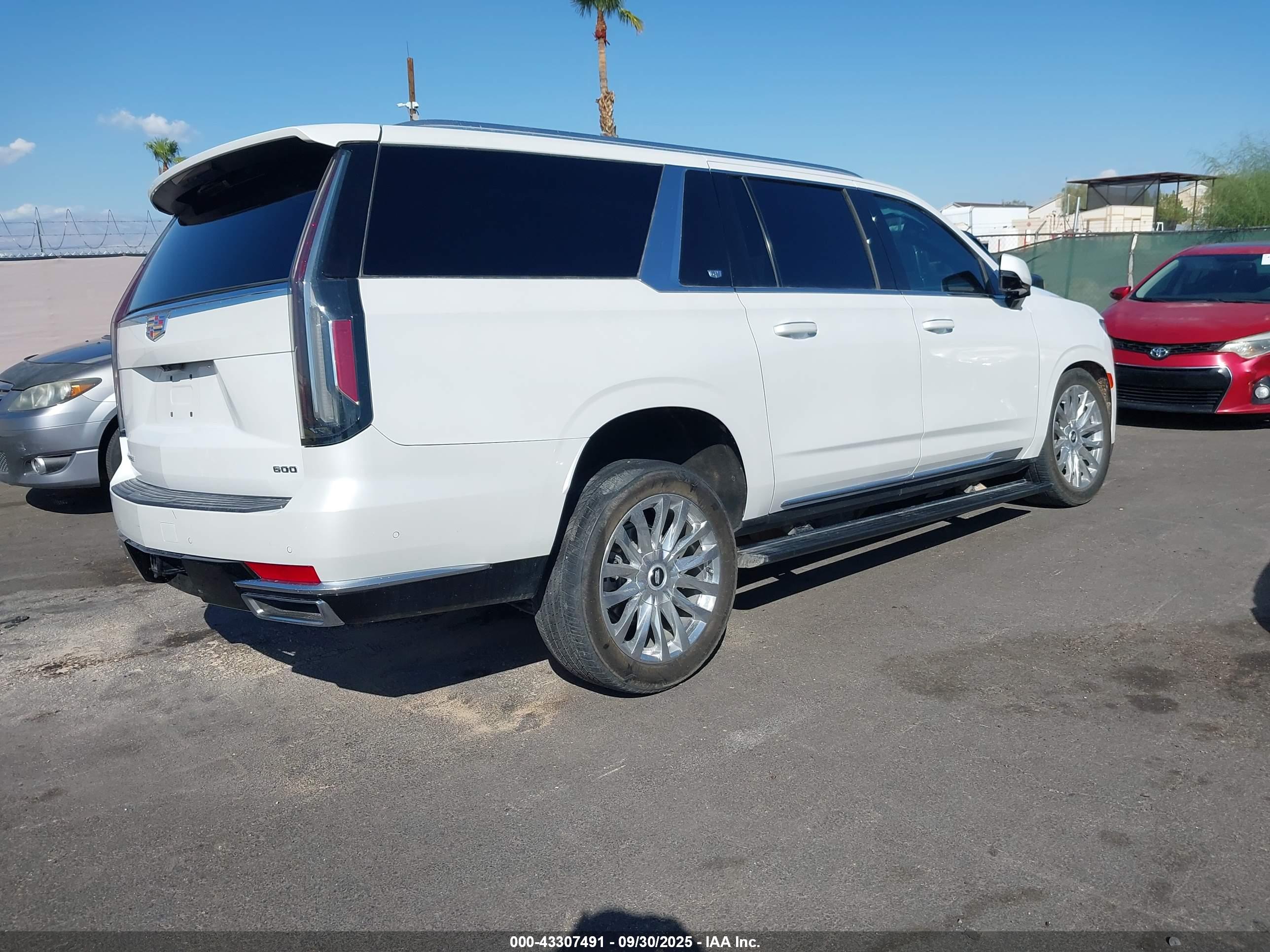 CADILLAC ESCALADE image 4