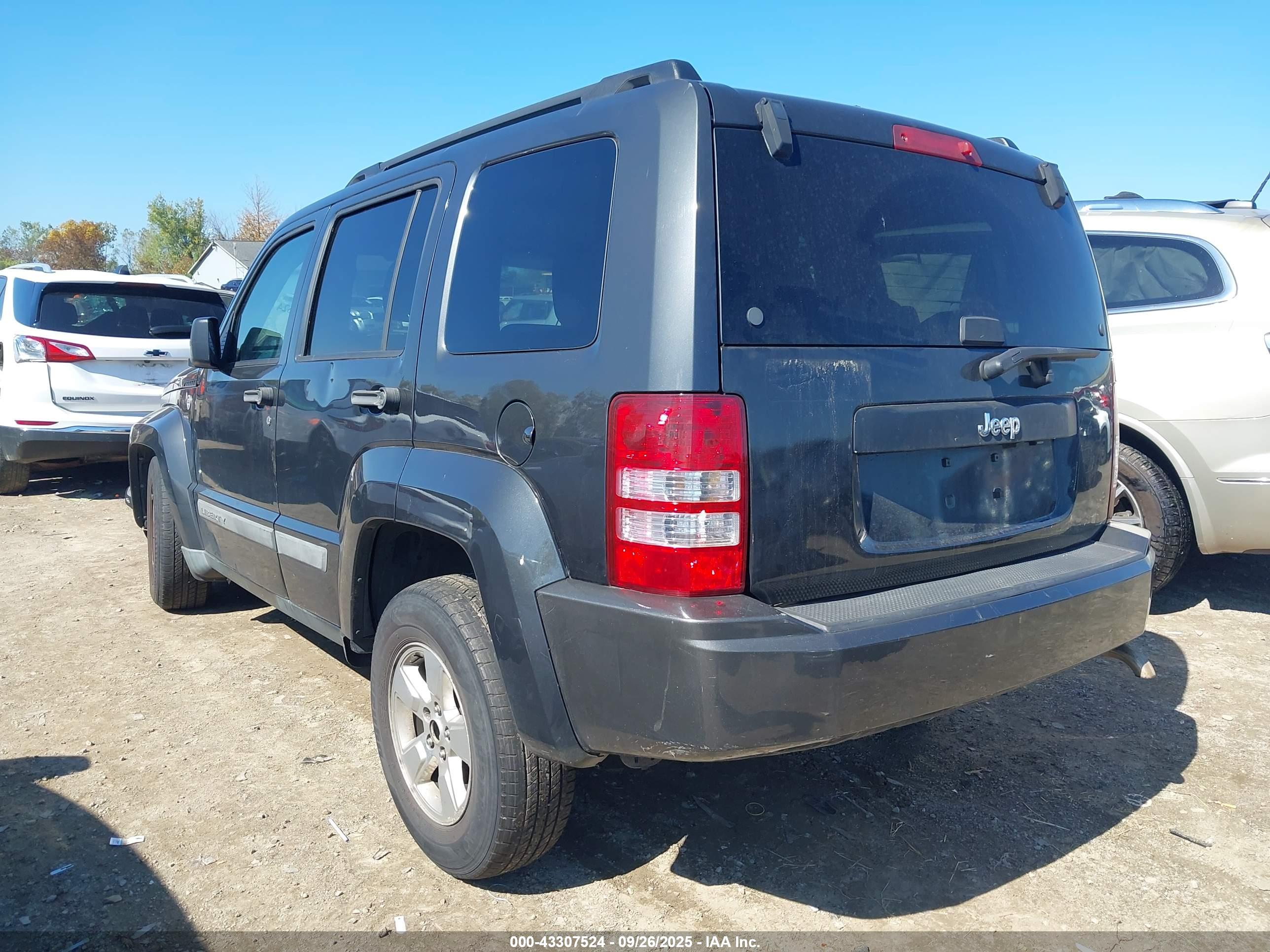 JEEP LIBERTY image 3
