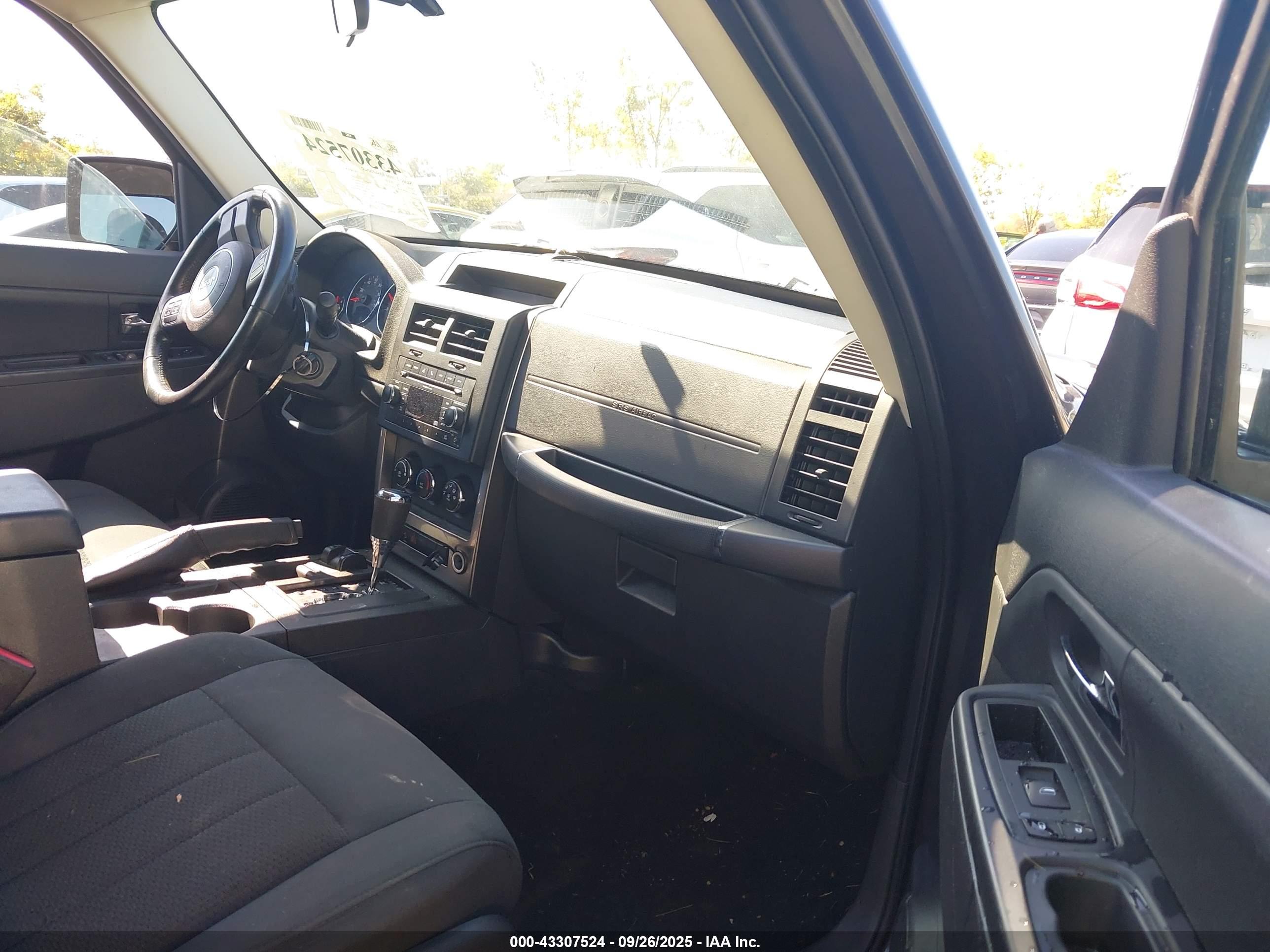 JEEP LIBERTY image 5