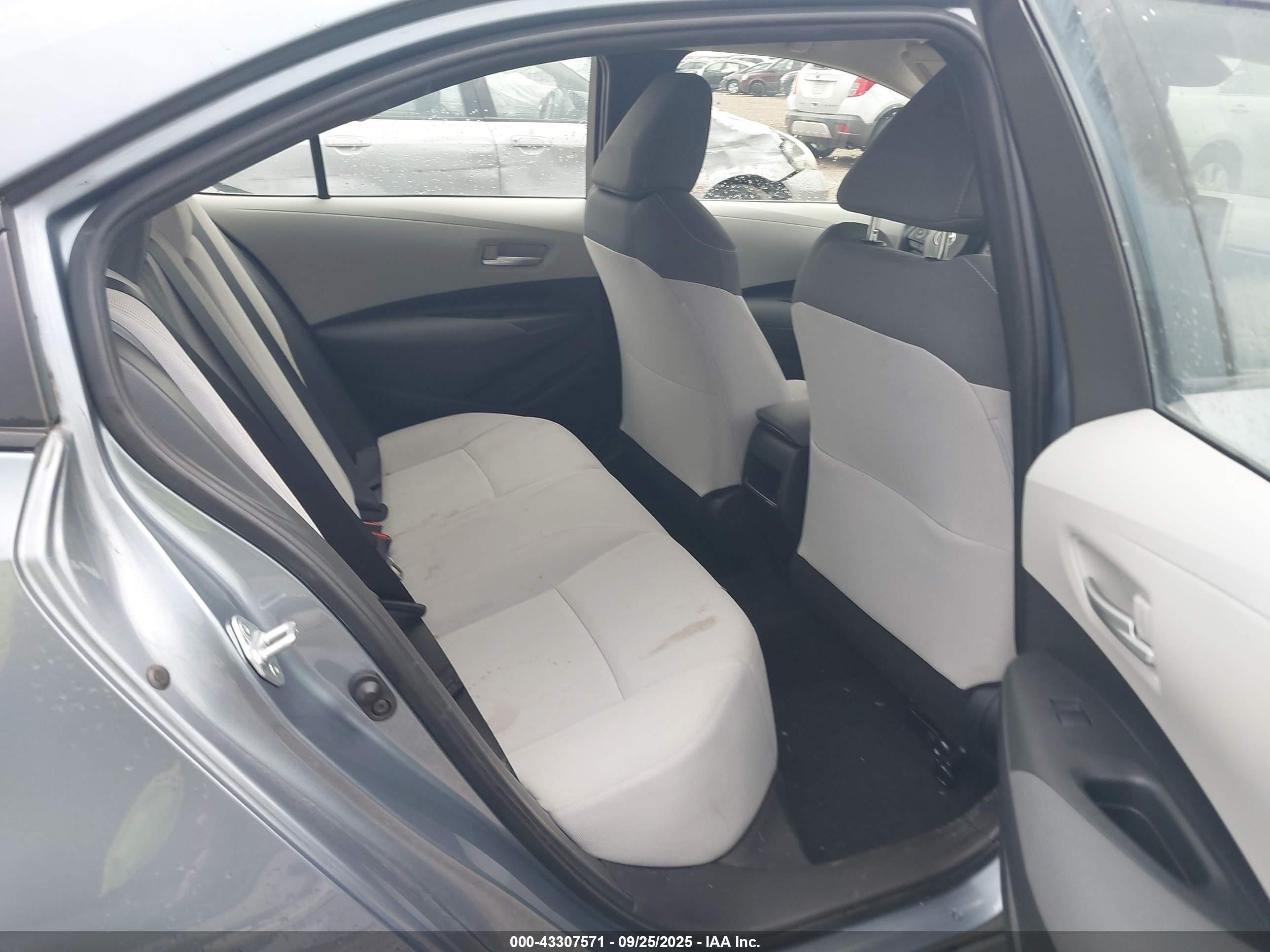 TOYOTA COROLLA image 8