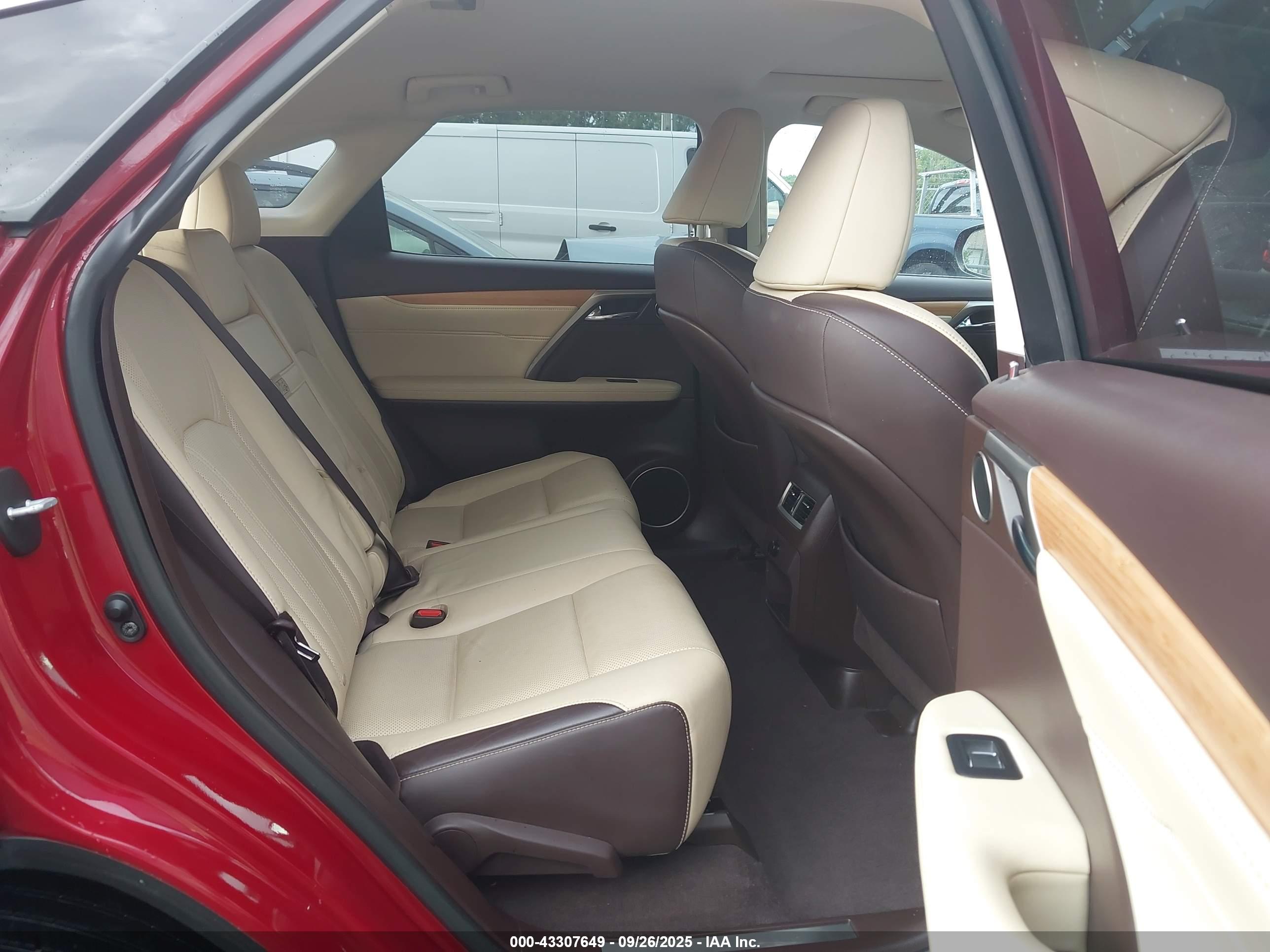 LEXUS RX image 8