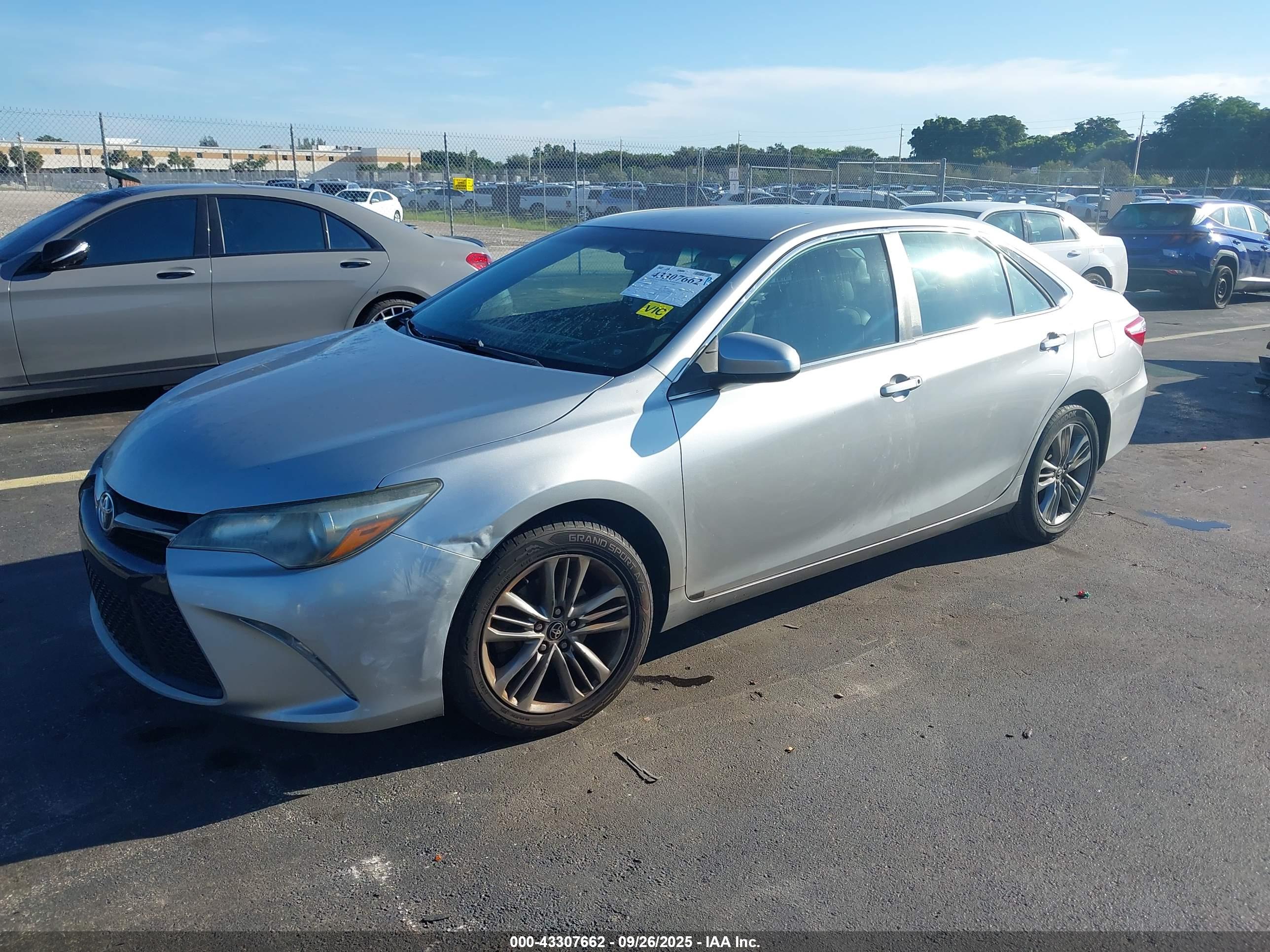 TOYOTA CAMRY image 2